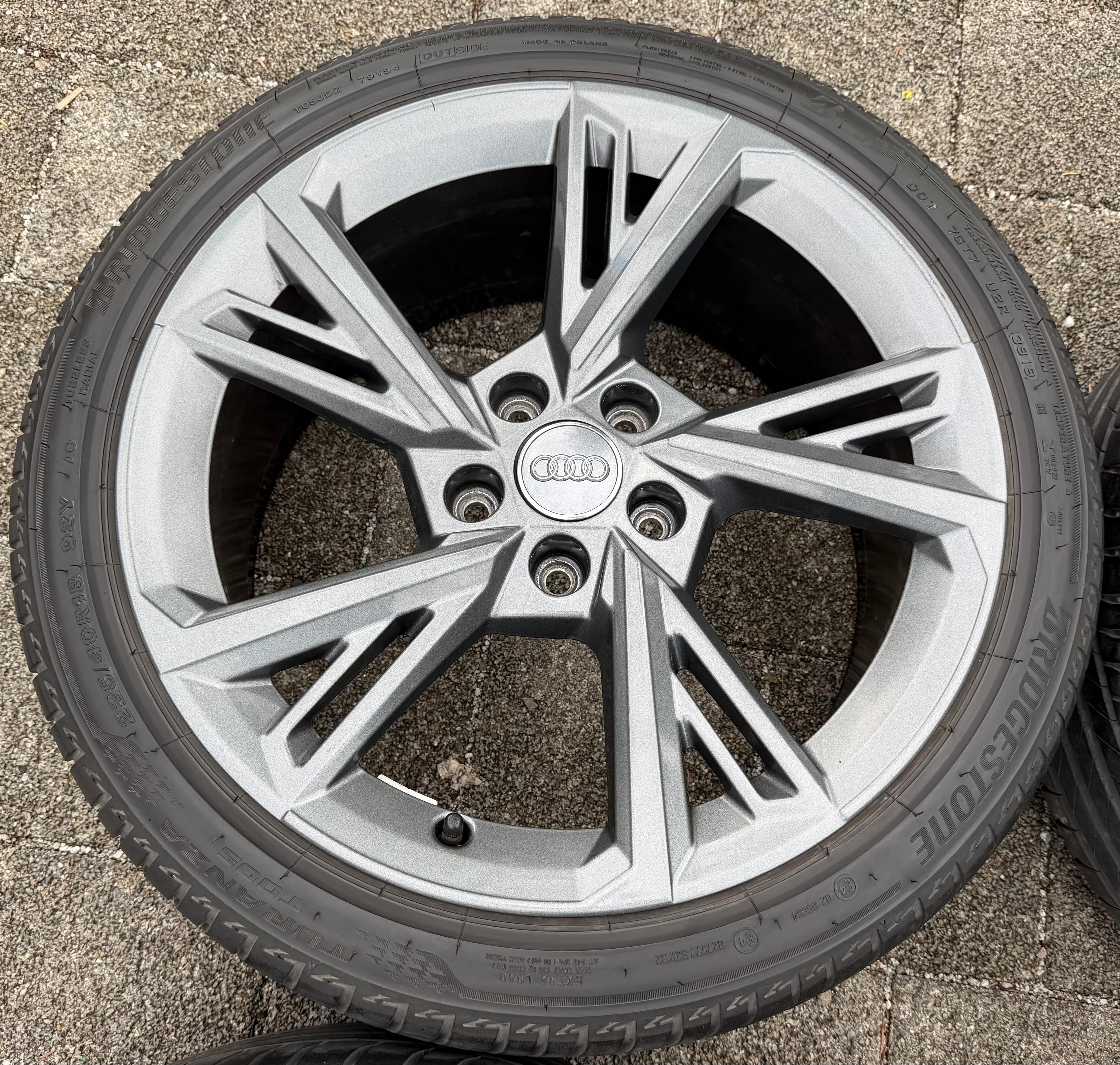 4 Original 18" Alu Sommerräder Audi A3 8Y S3 8Y0601025G 225/40R18 92Y Bridgestone