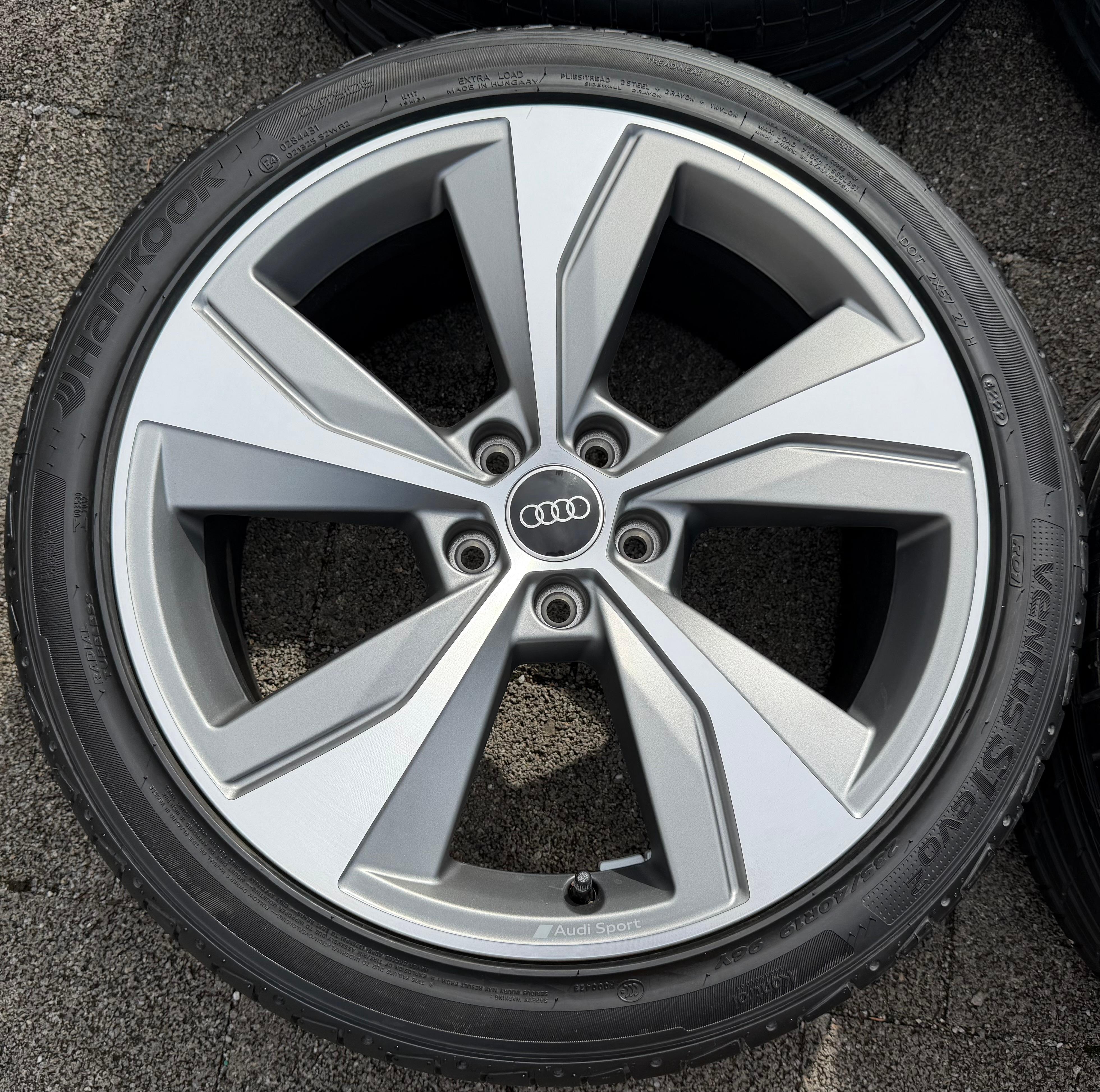 4 originele 19" lichtmetalen zomerwielen Audi Q2 SQ2 81A601025AN 235/40R19 96Y Hankook