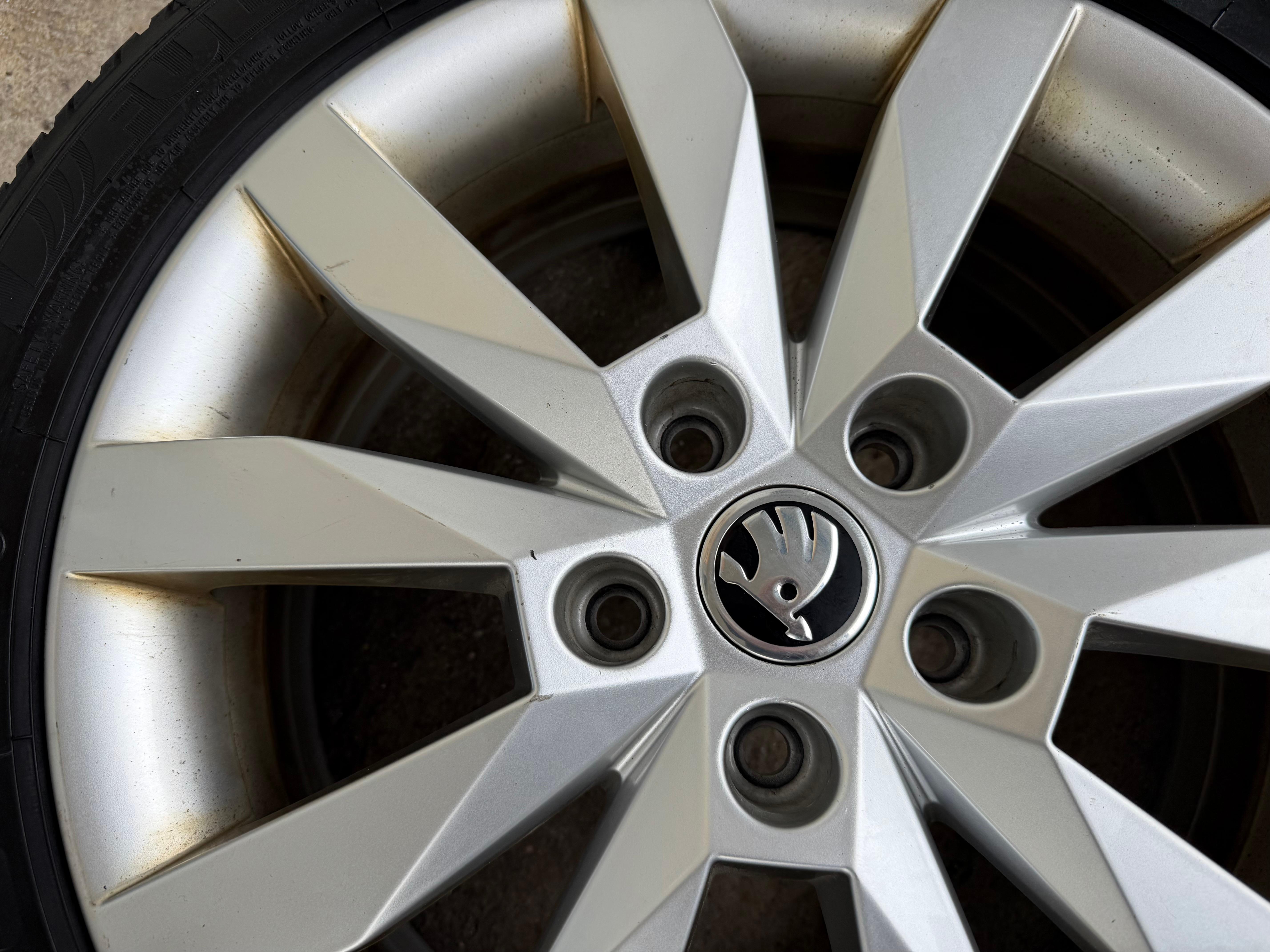 4 Original 17" Alu Winterräder Skoda Octavia 3 5E 5E0601025 205/50R17 93V FULDA