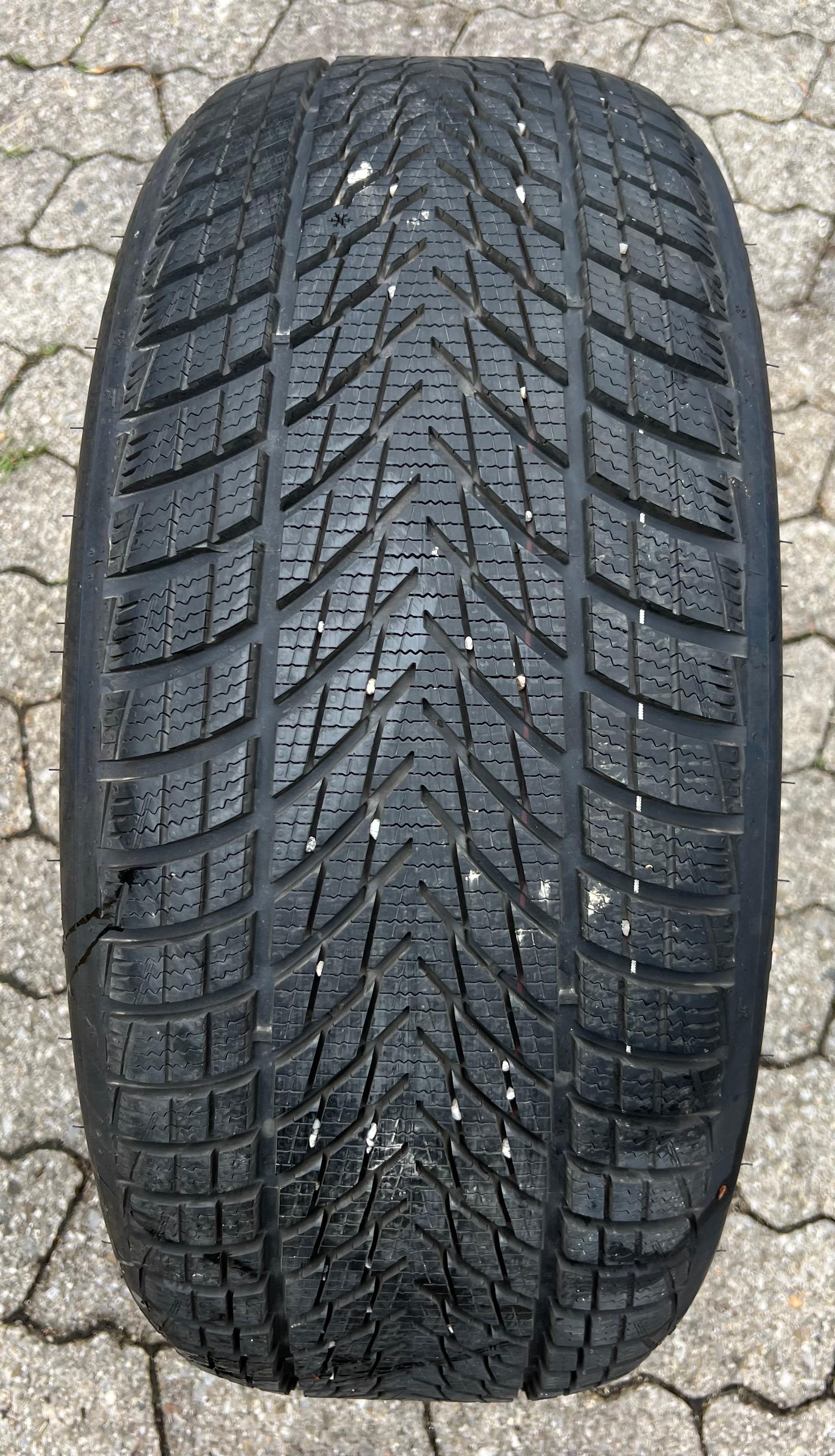 1 x 245/40R19 98H Winterreifen Goodyear Ultra Grip Performance 3 R0 7,5-8mm 2025