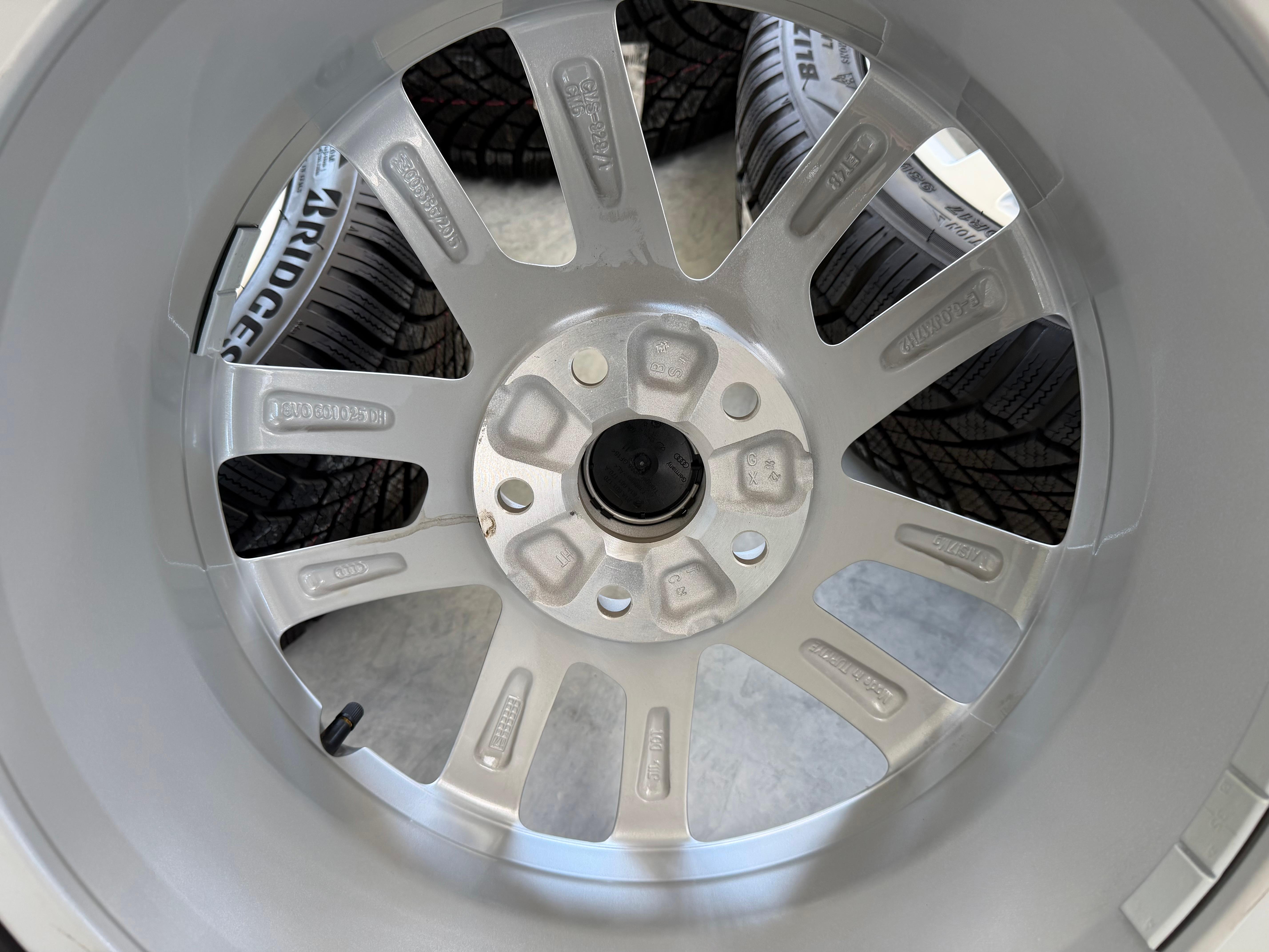 4 Original 17" Alu Winterräder Audi A3 S3 8V 8V0601025DH 205/50R17 93H Bridgestone