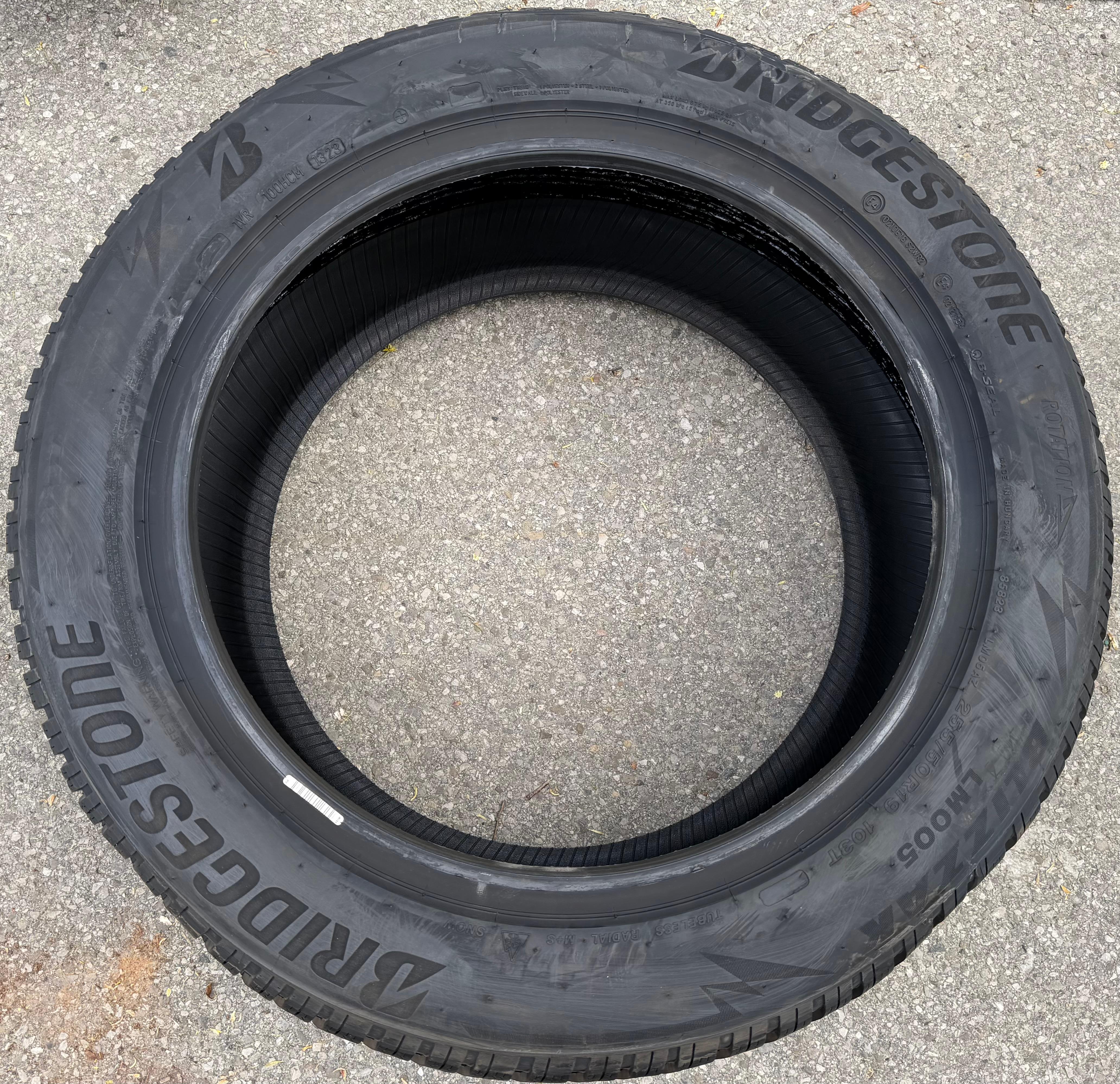 2 x 255/50R19 103T Winterreifen Bridgestone Blizzak LM005 2023 Seal NEU