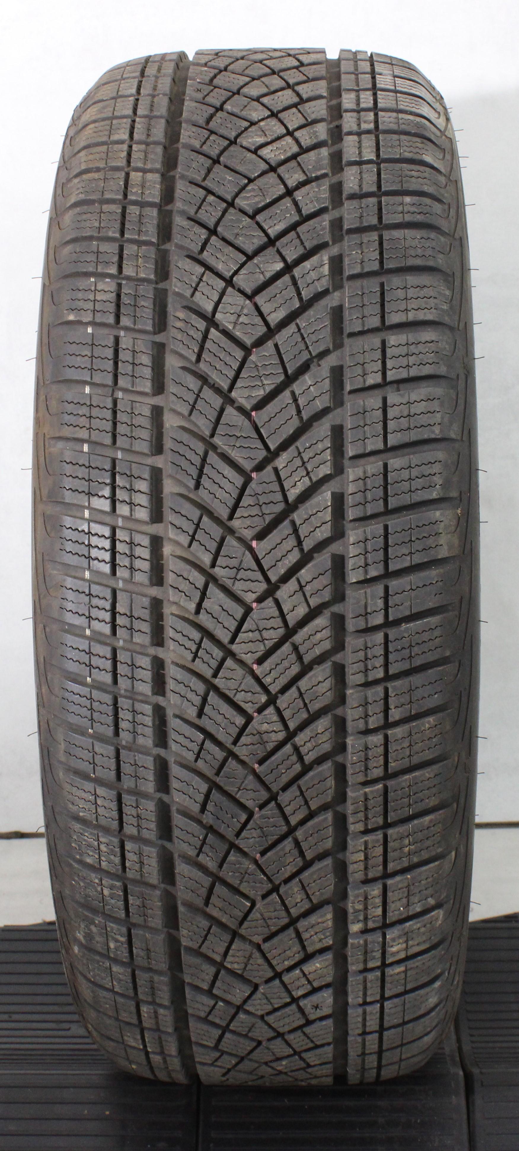 1 x 255/55R19 111H Winterreifen Goodyear Ultra Grip Performance + SUV AO 7mm 2024