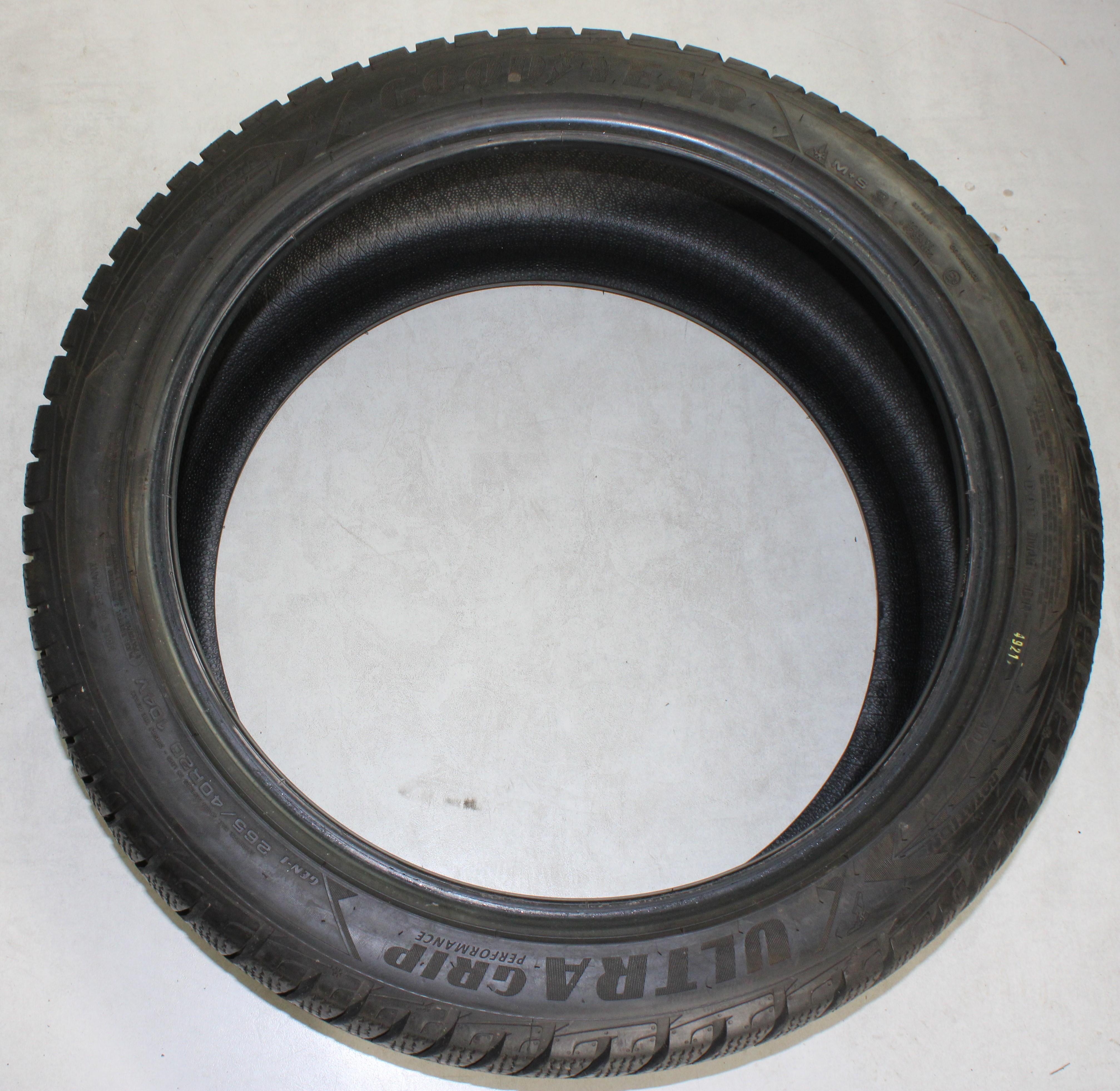 2 x 265/40R20 104V Winterreifen Goodyear Ultra Grip Performance GEN-1 AO 1x7mm/1x7,5-8mm 2021