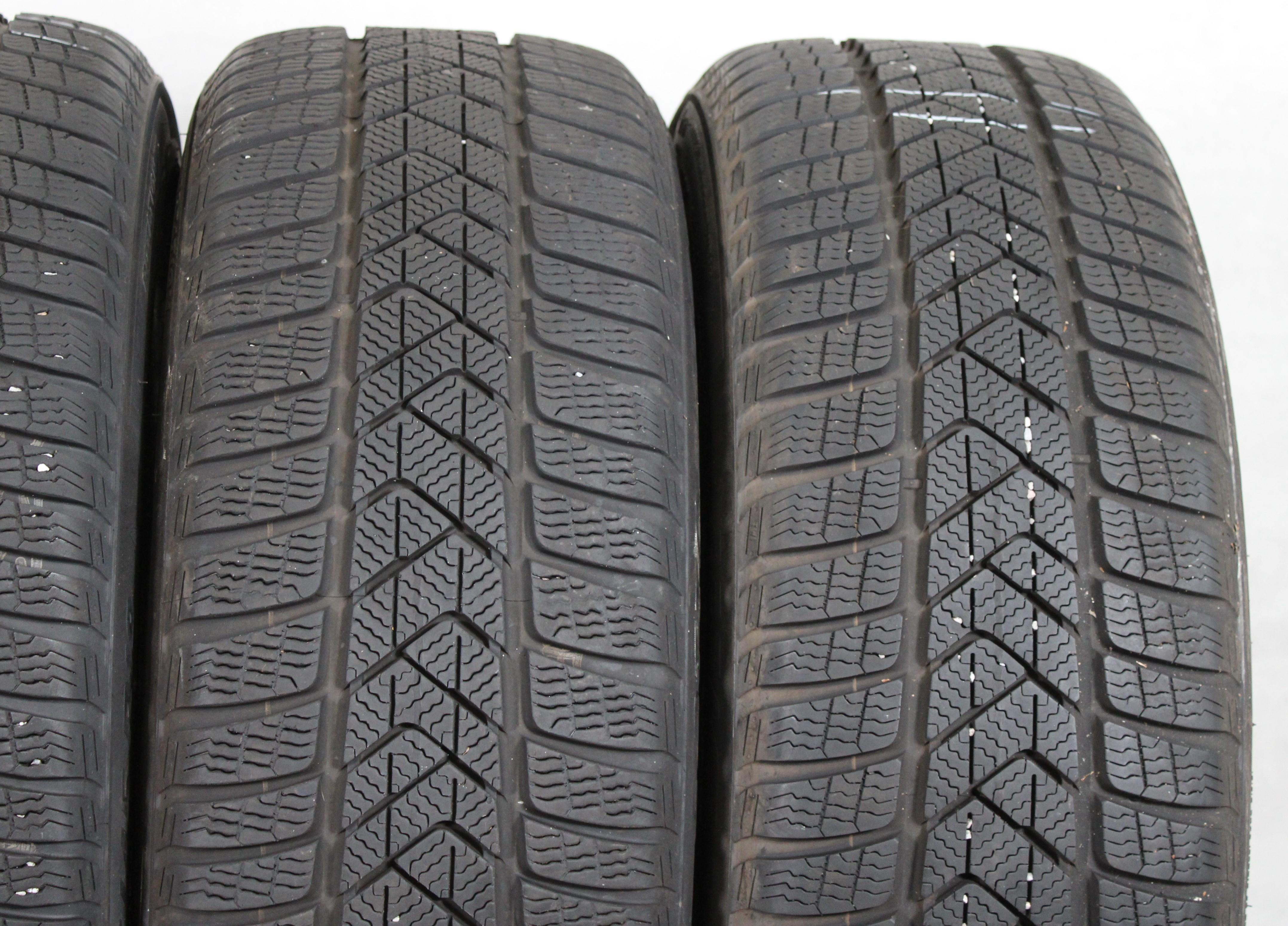 4 pneumatici invernali 225/45R19 96V Pirelli Sottozero 3 Runflat 6,5-7mm 1x2018 3x2019 *
