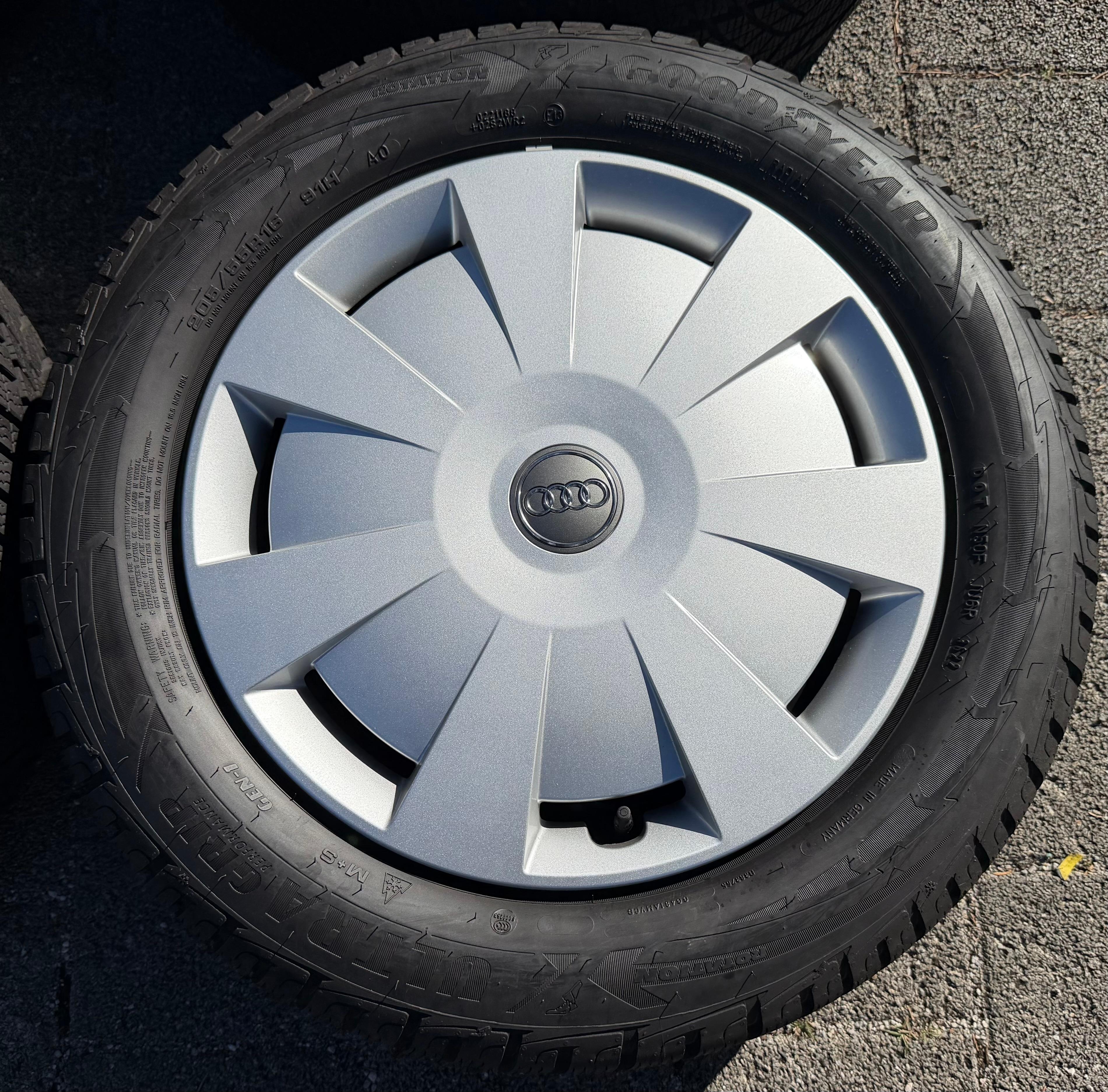 4 ruedas de invierno Audi A3 8V Sportback Cabrio 205/55R16 91H Goodyear 8V0601027A 2022