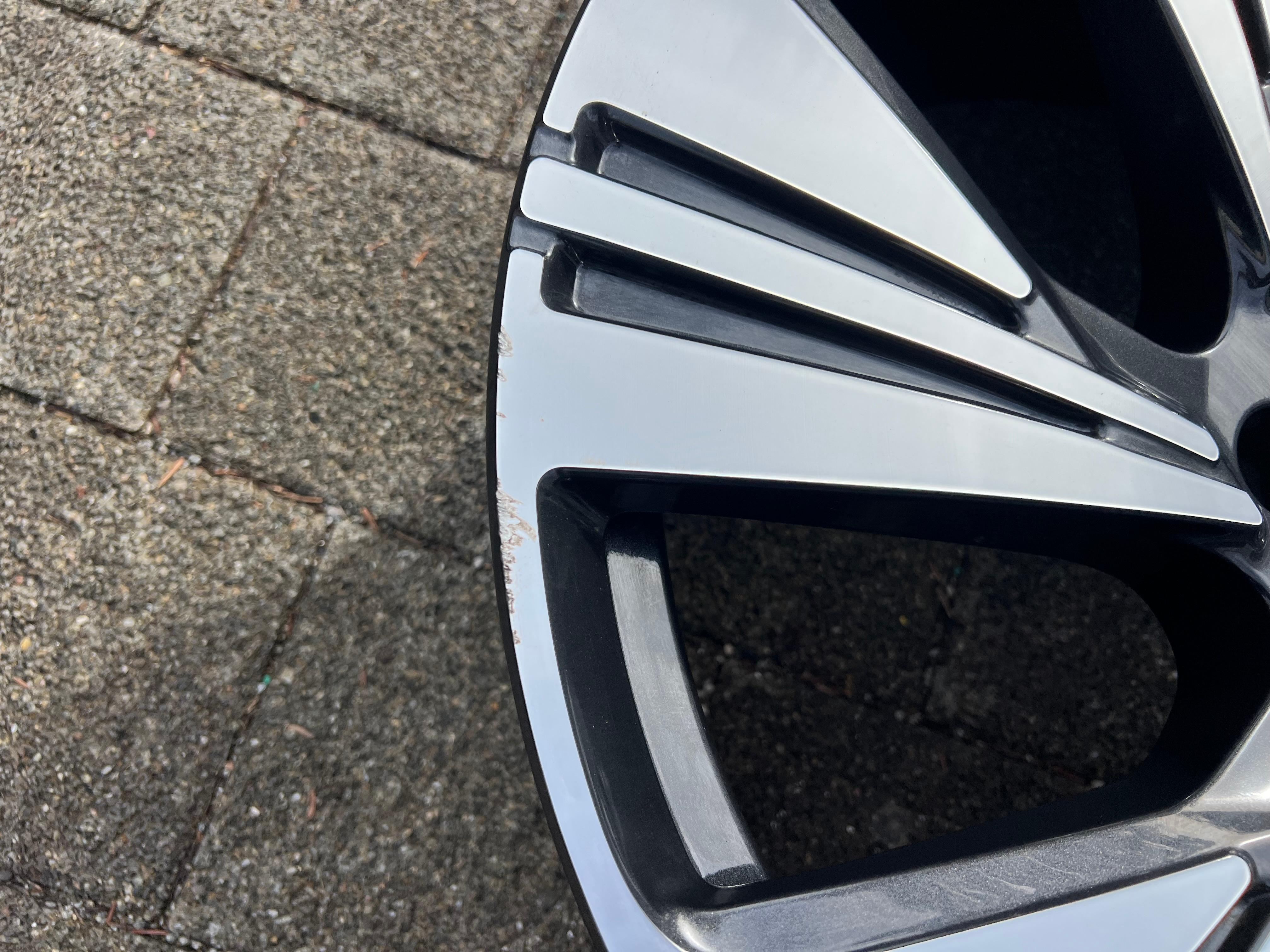 1x CERCHIO ORIGINALE 22" IN ALLUMINIO AUDI E-TRON Q8 GE 4KE601025AM 9,5x22 ET36 FREIHAUS