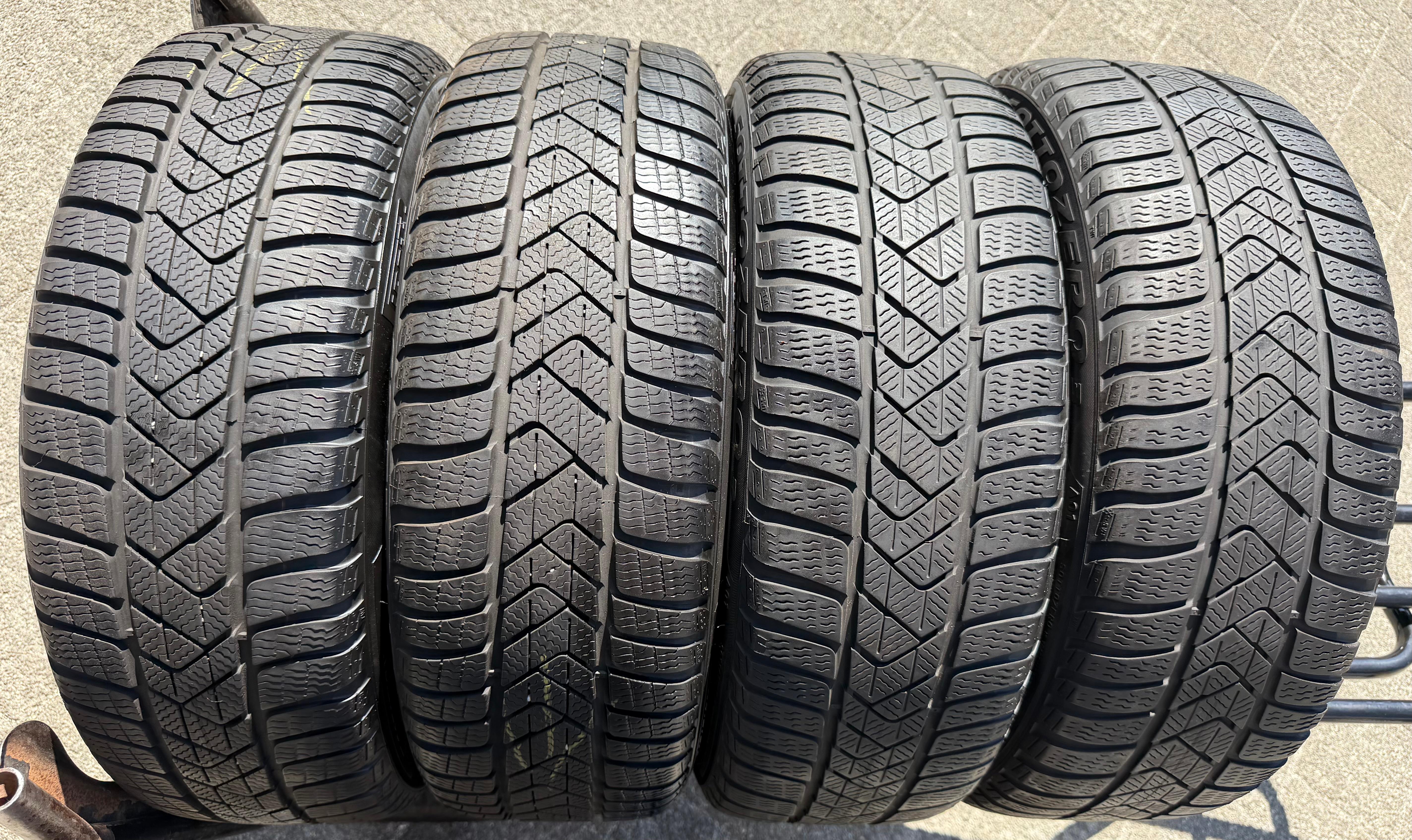 4 Original 17" Alu Winterräder Audi A3 S3 8V 8Y0601025L 205/50R17 93H Pirelli