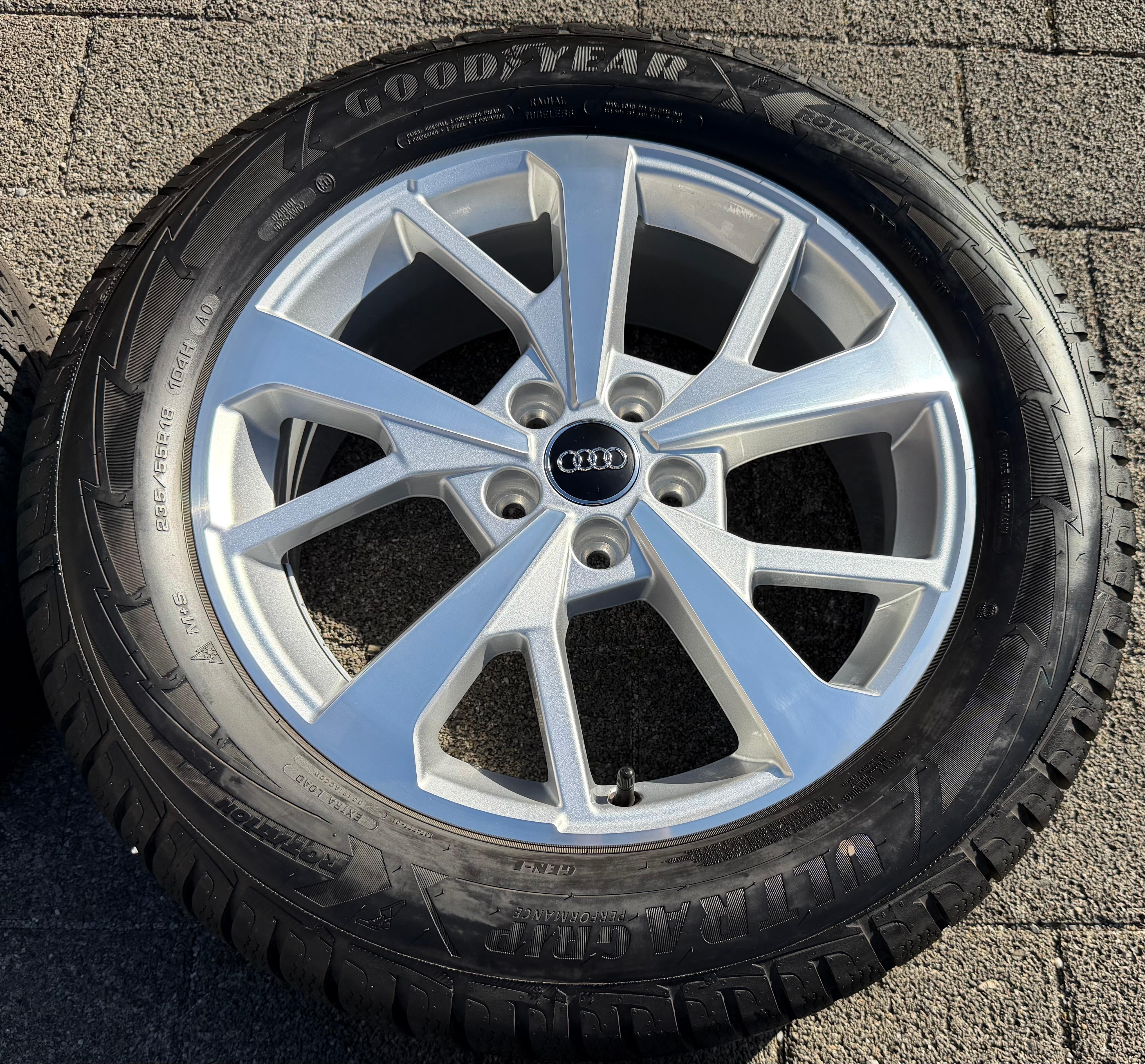 4 Original 18" Alu Winterräder Audi Q3 F3 83A 83A601025J 235/55R18 104H Goodyear