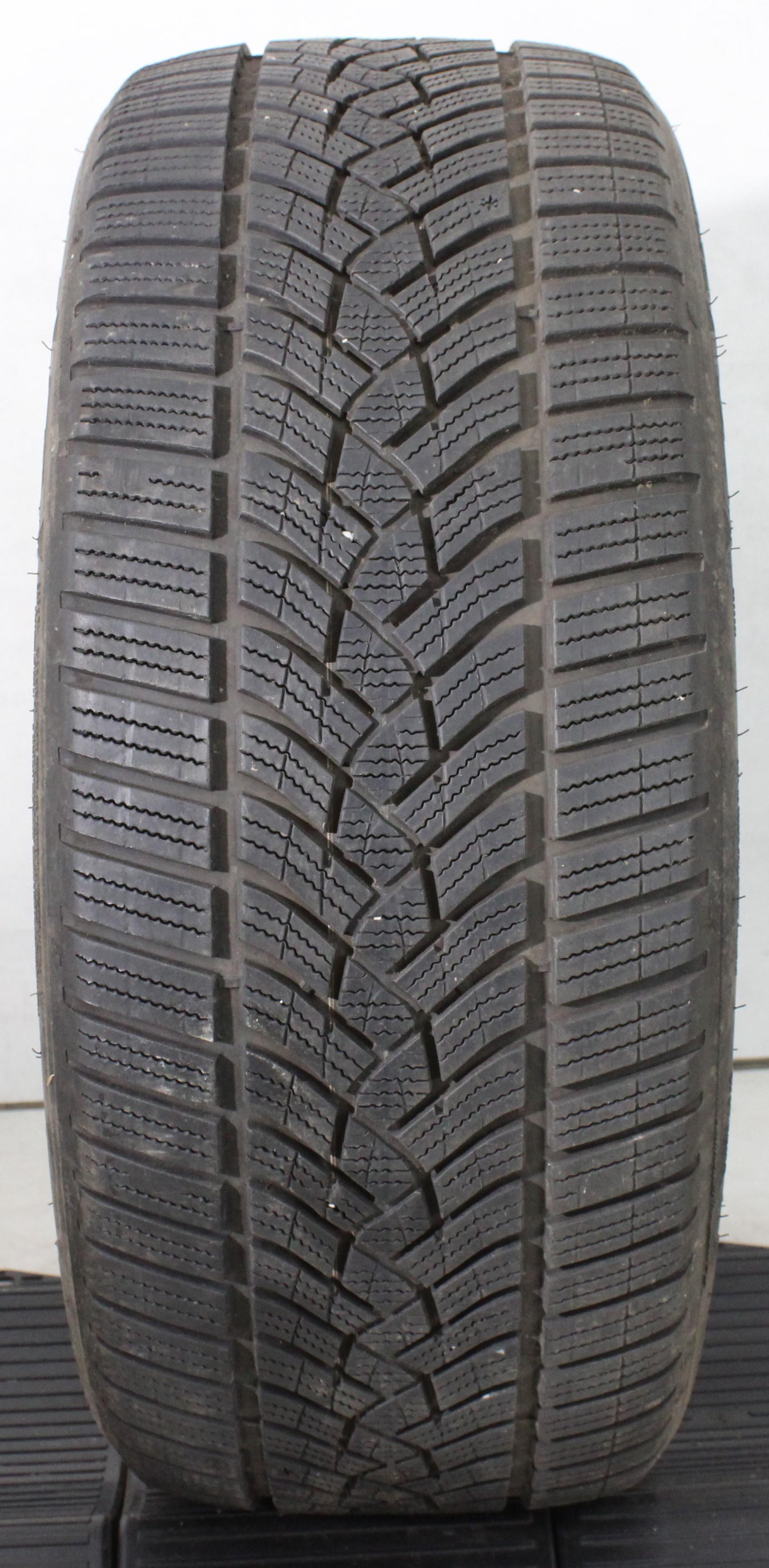 1 x 245/40R19 98W Winterreifen Goodyear Ultra Grip Performance + 5,5-6mm 2021 *