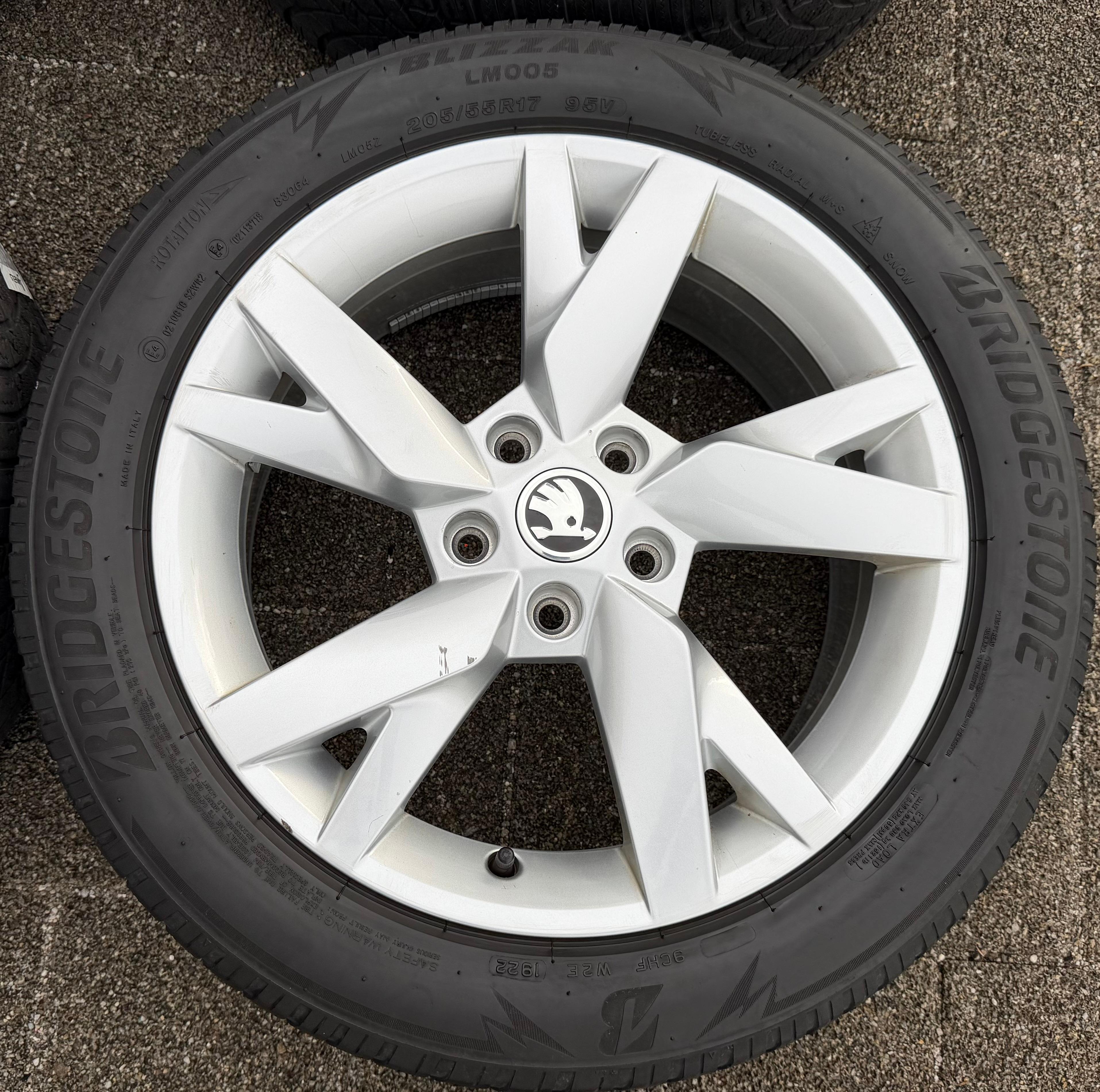 4 Original 17" Alufelgen Skoda Octavia IV 4 NX LYRA 5E3601025AC 6,5x17 ET46