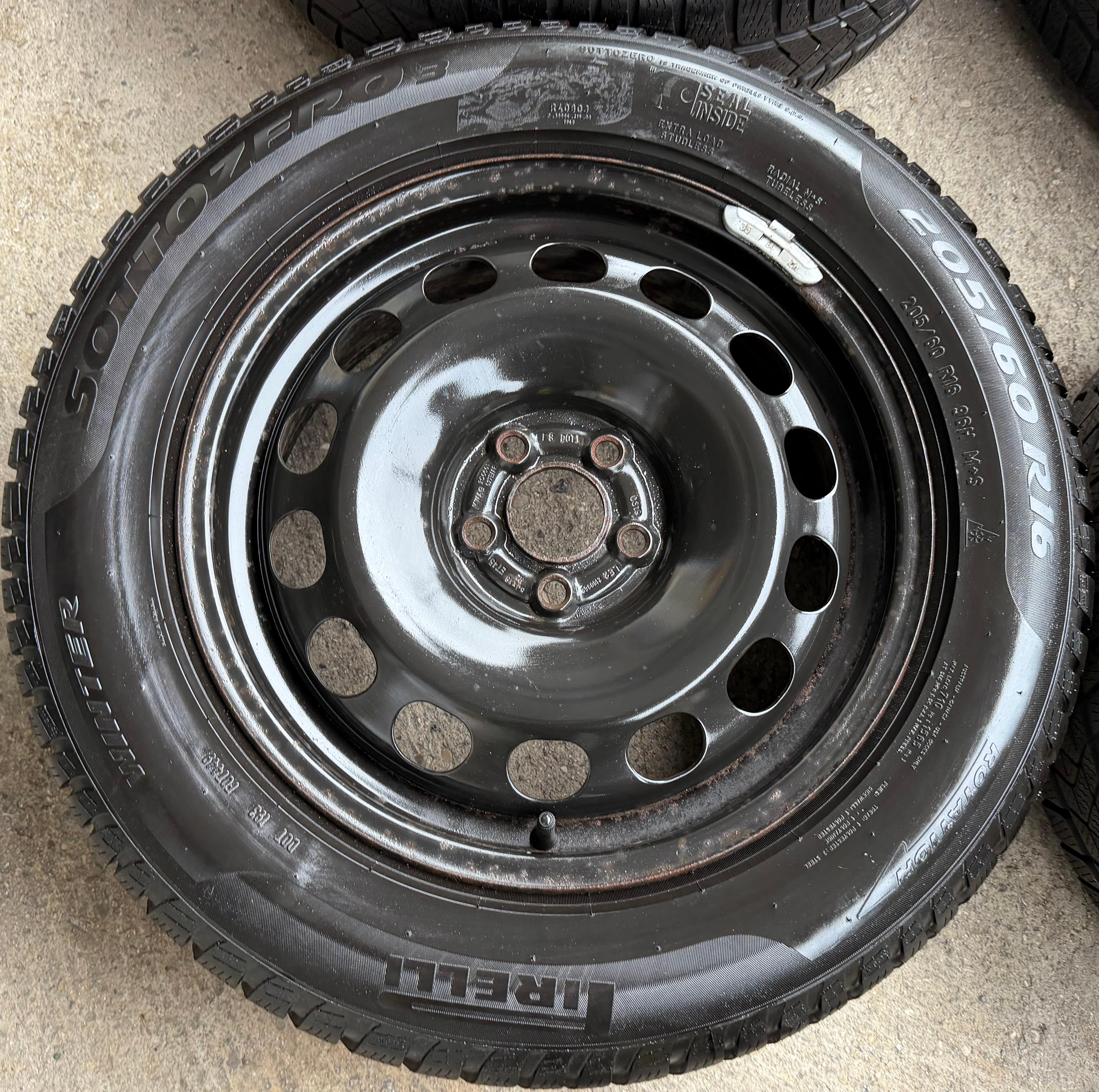 4 Original 16" Winterräder VW T-Cross C1 205/60R16 96H 2Q0601027E Pirelli