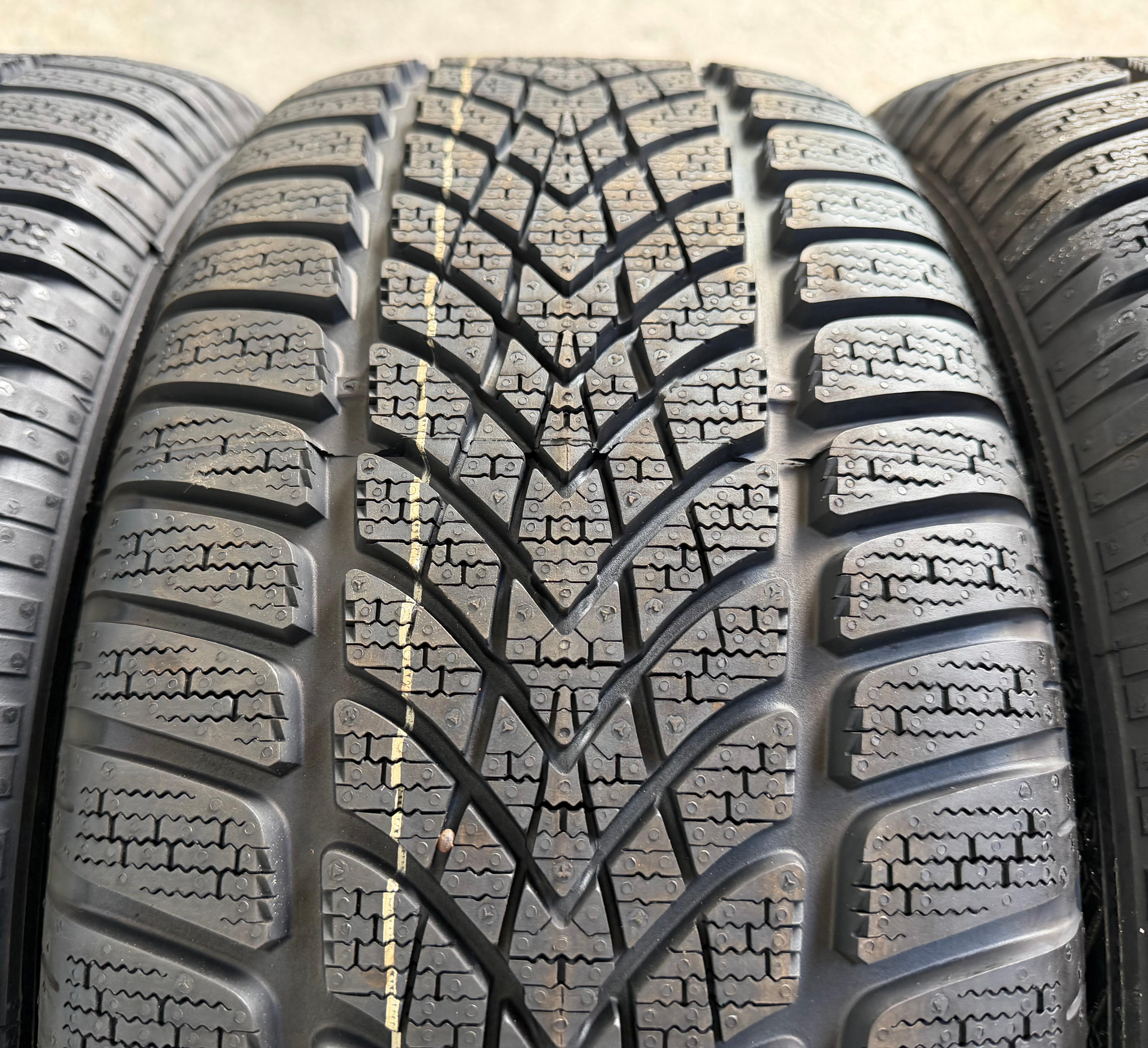 4 Original 17" Alu Winterräder Audi A4 B9 8W 8W0601025P 225/50R17 98H Dunlop