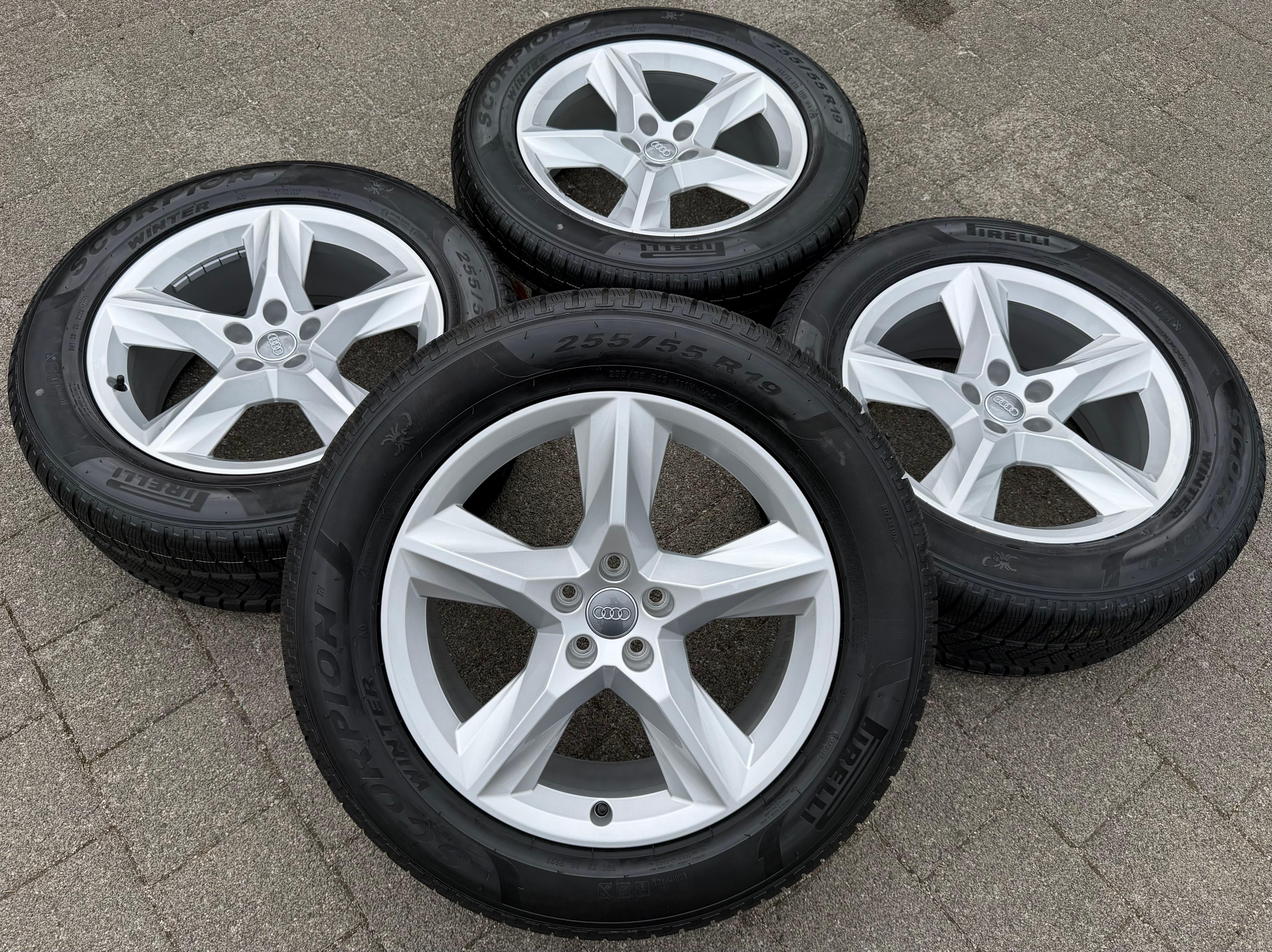 4 originele 19-inch aluminium wintervelgen voor de Audi Q7 4M, 255/55R19 111H, 4M0601025F, Pirelli
