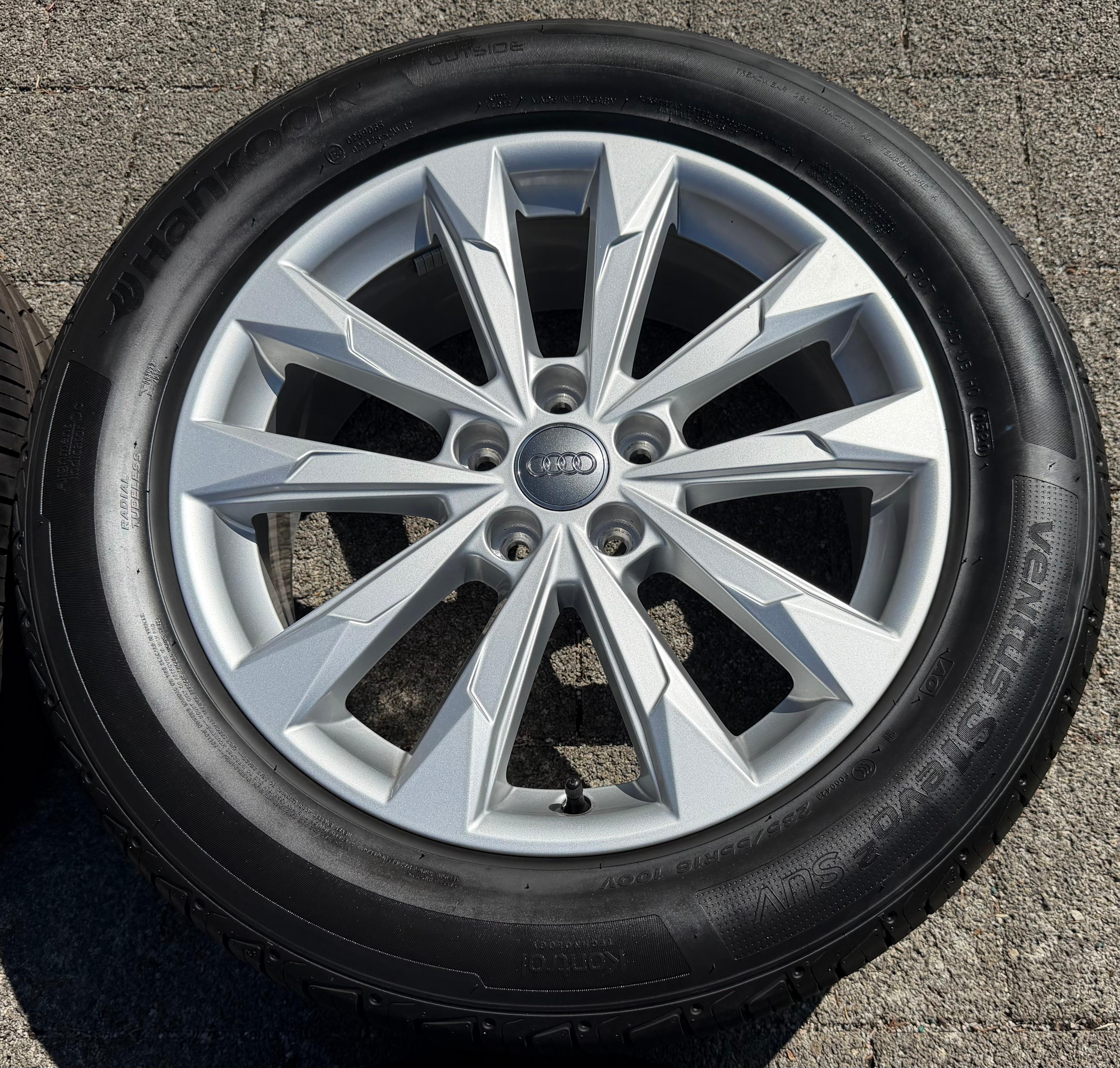 4 Original 18" Alu Sommerräder Audi Q3 F3 83A 83A601025G 235/55R18 100V Hankook