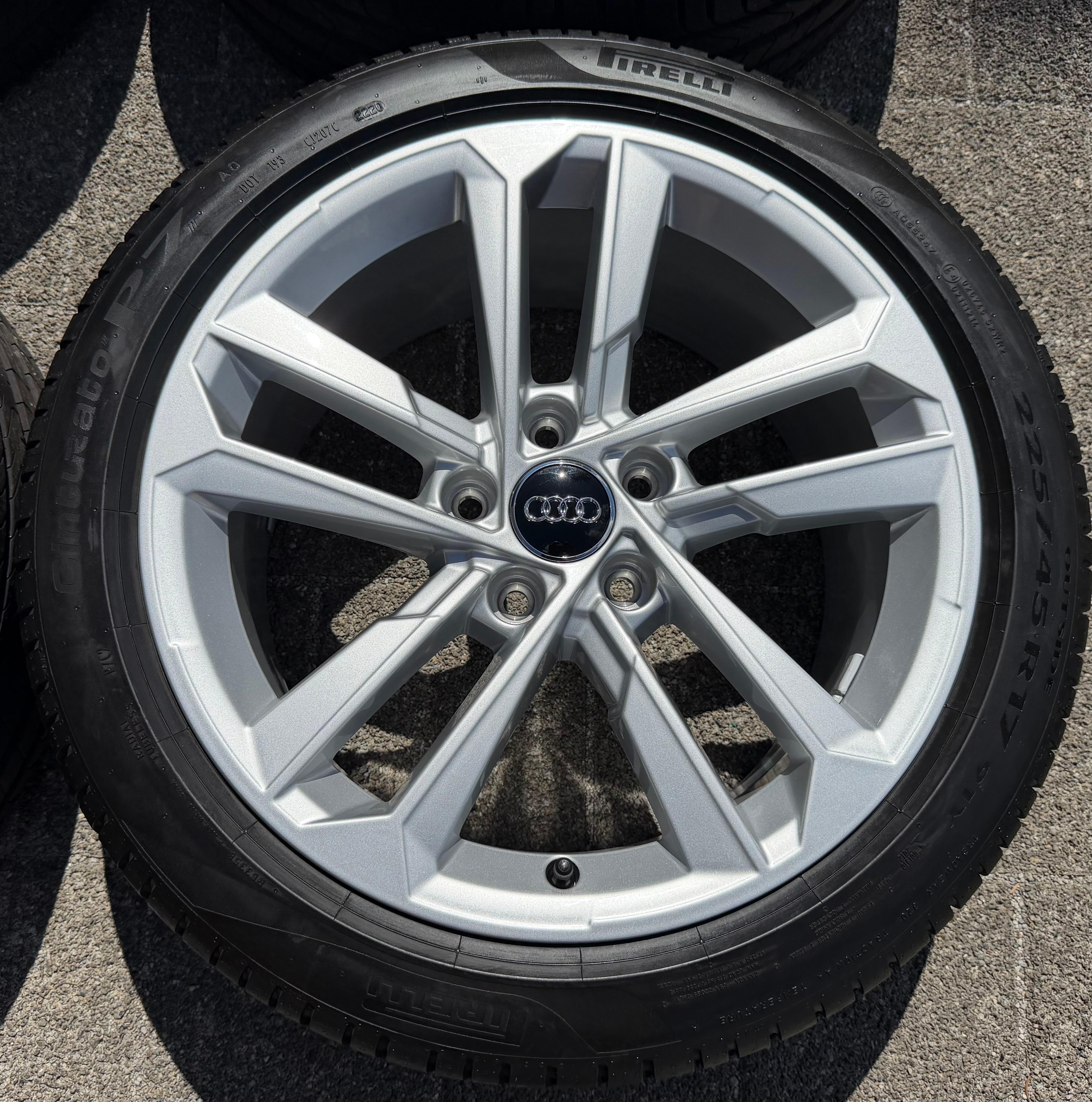 4 Original 17" Alu Sommerräder Audi A3 8Y 8Y0601025E 225/45R17 91Y 2020 Pirelli NEU