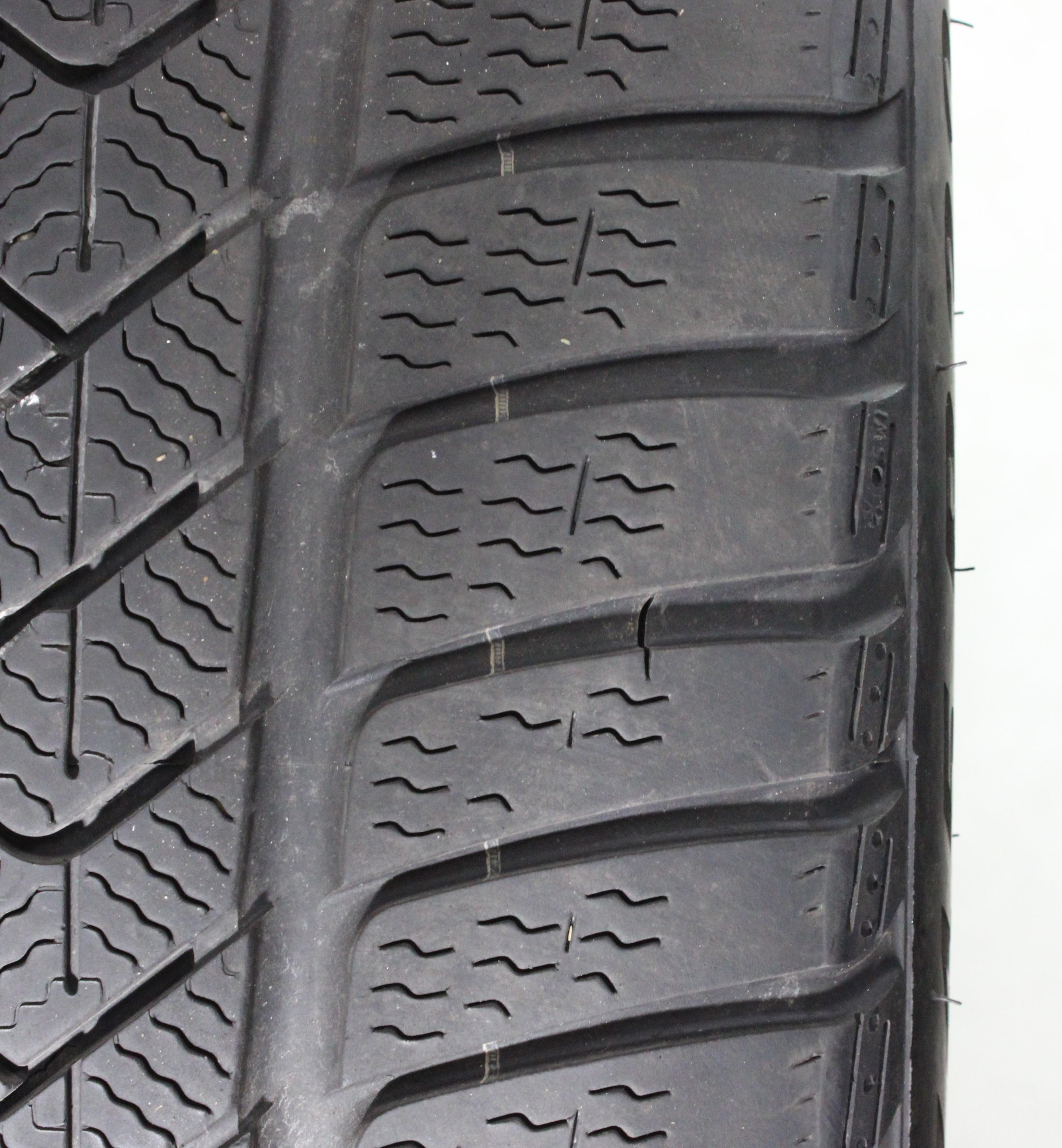 4 x 275/45R20 110V pneus hiver Pirelli Scorpion Winter* Runflat 5-5,5 mm 2022