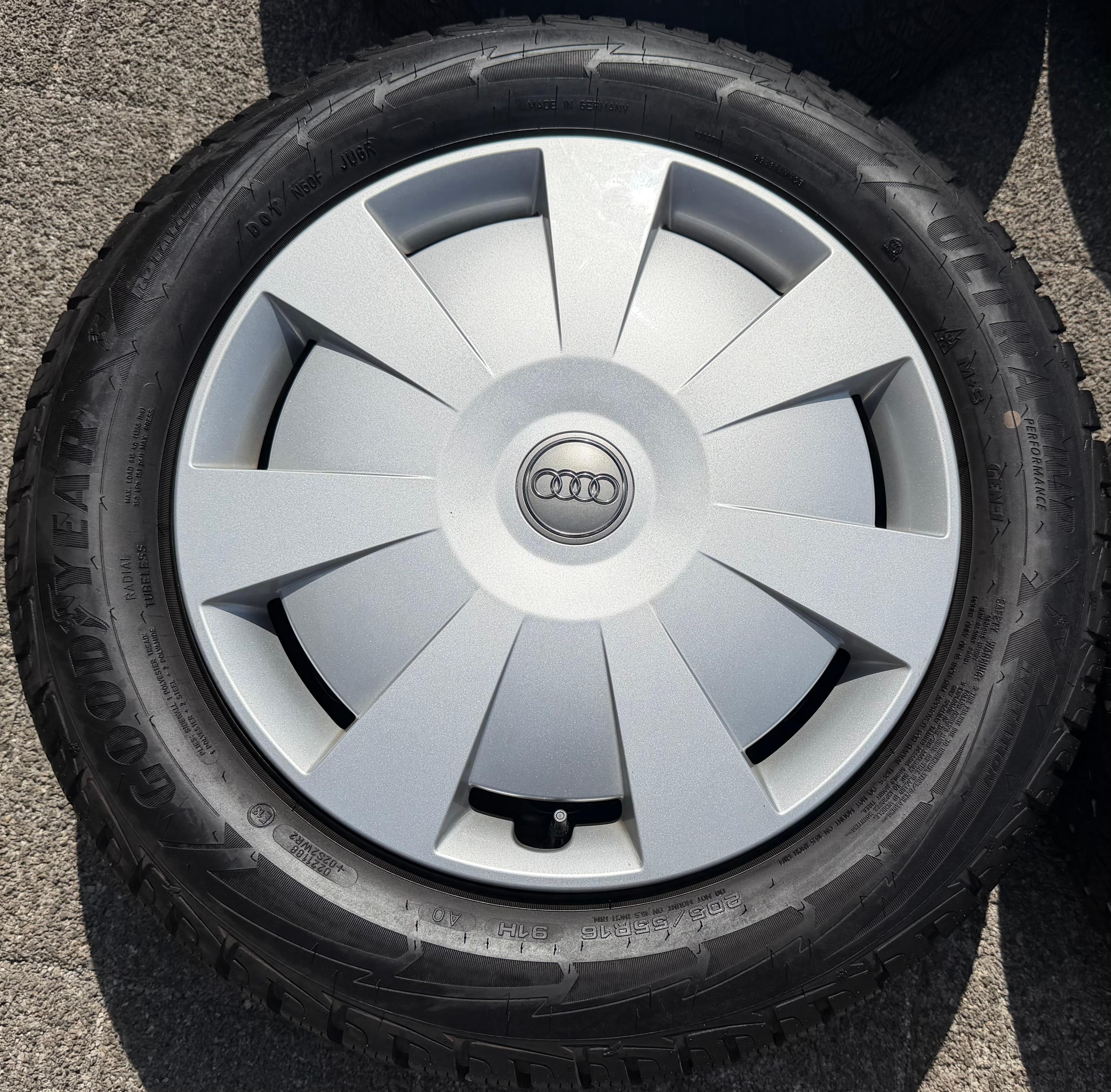 4 Winterräder Audi A3 8V Sportback Cabrio  205/55R16 91H Goodyear 8V0601027A 2021