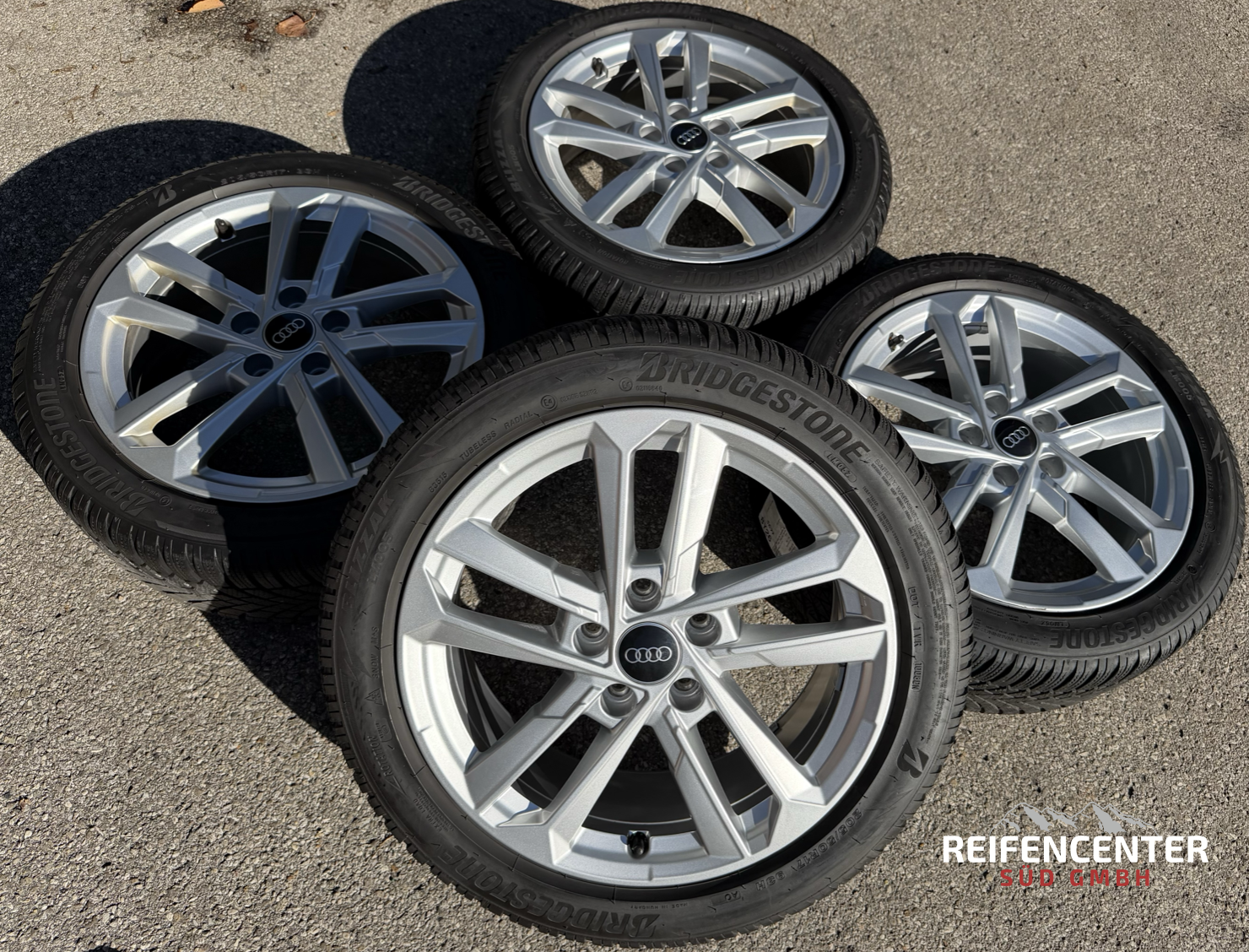 4 ruedas de invierno de aleación originales de 17" para Audi A3 S3 8Y 8Y0601025L 205/50R17 93H Bridgestone