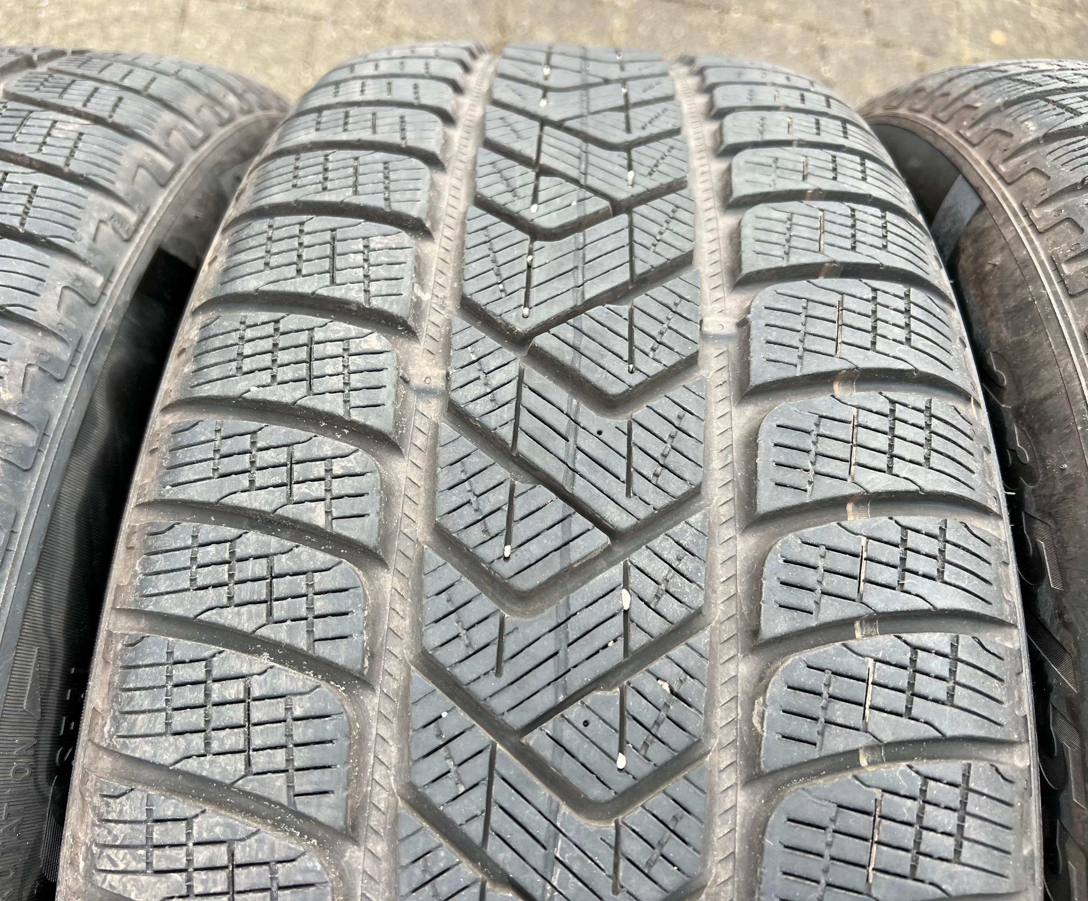 4 CERCHI INVERNALI ORIGINALI IN ALLUMINIO DA 19" AUDI Q4 E-TRON F4B 89A601025B 235/55R19 101T 255/50R19 103T