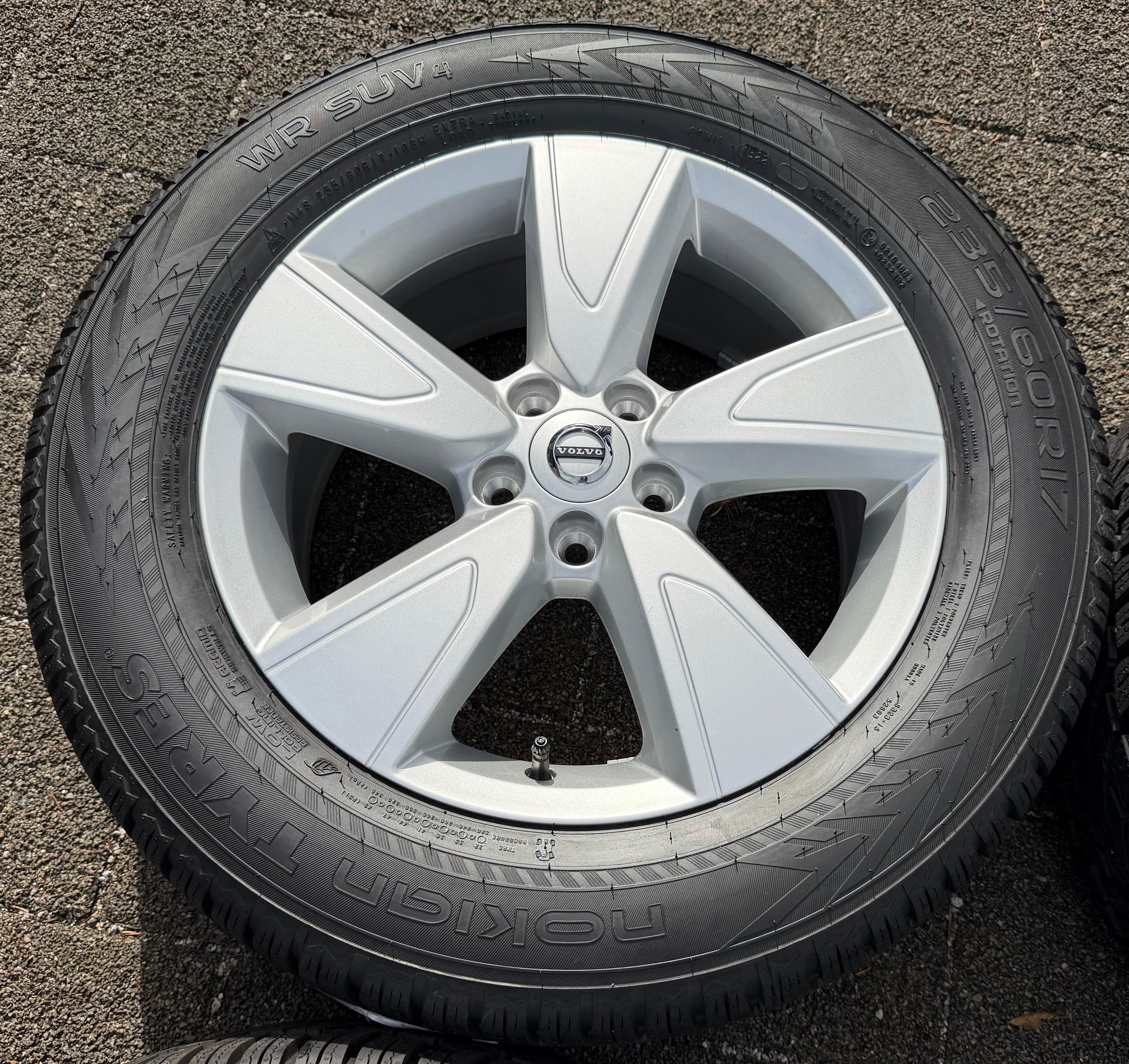 4 ruedas de invierno de aleación originales de 17" para Volvo XC40 235/60R17 106H 31680565 2022 NUEVAS