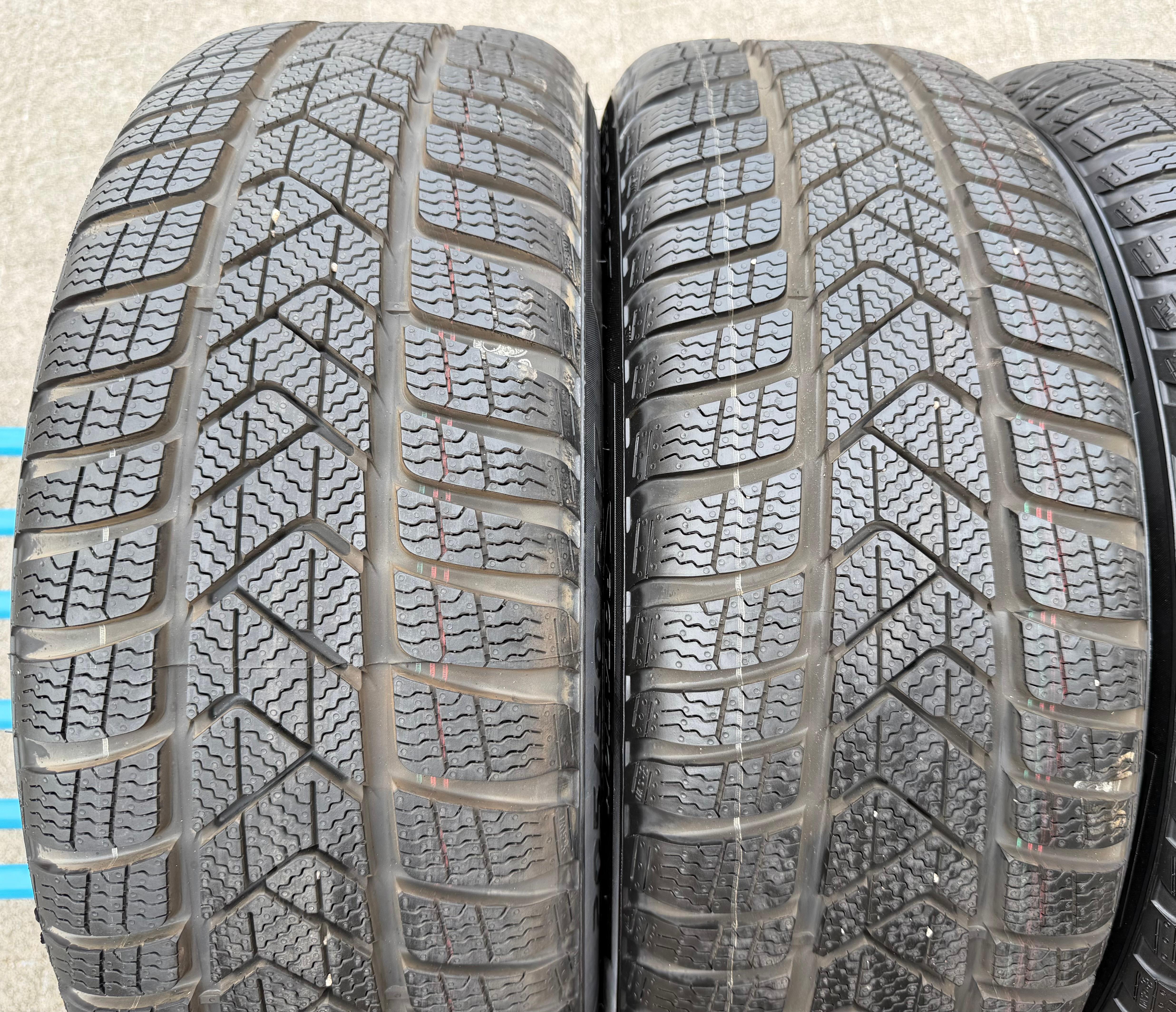 4 Original 17" Alu Winterräder Audi A3 S3 8Y 8Y0601025L 205/50R17 93H Pirelli