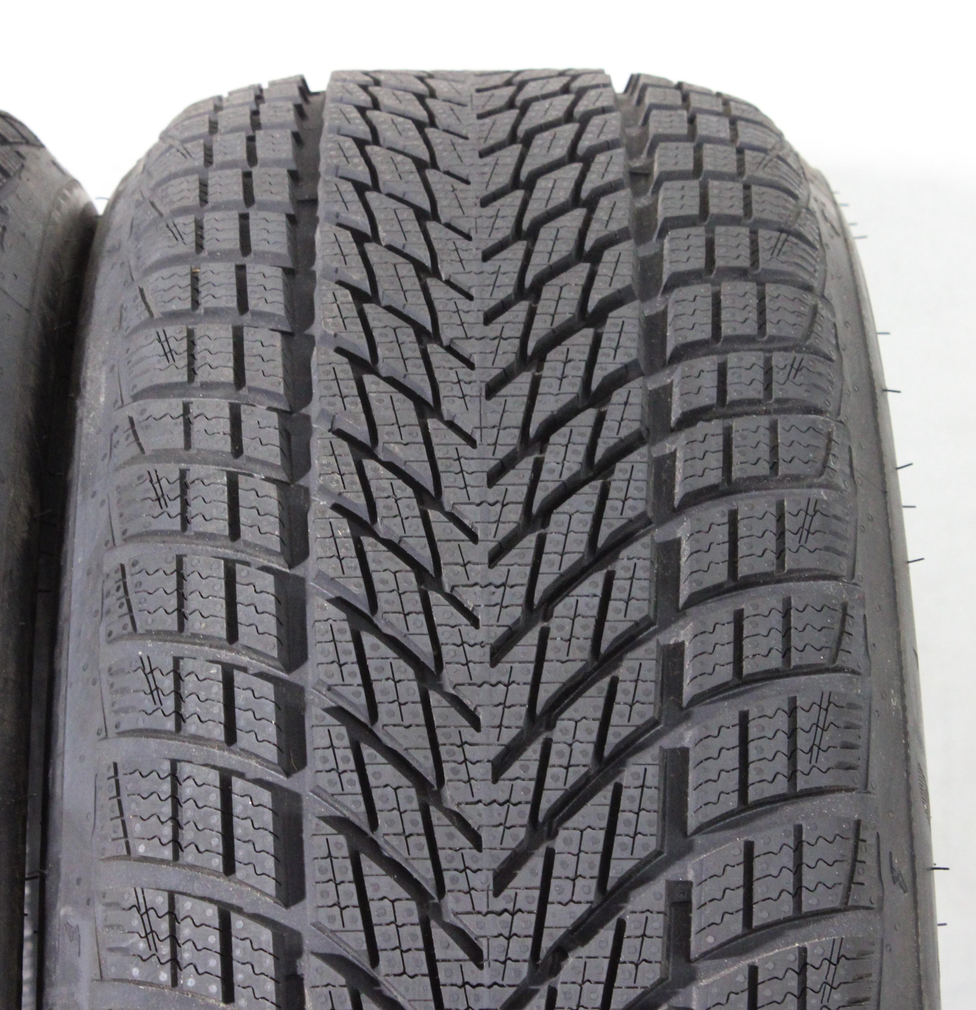 2 pneumatici invernali Goodyear Ultra Grip Performance 3 2023 205/55R17 95H * NUOVI