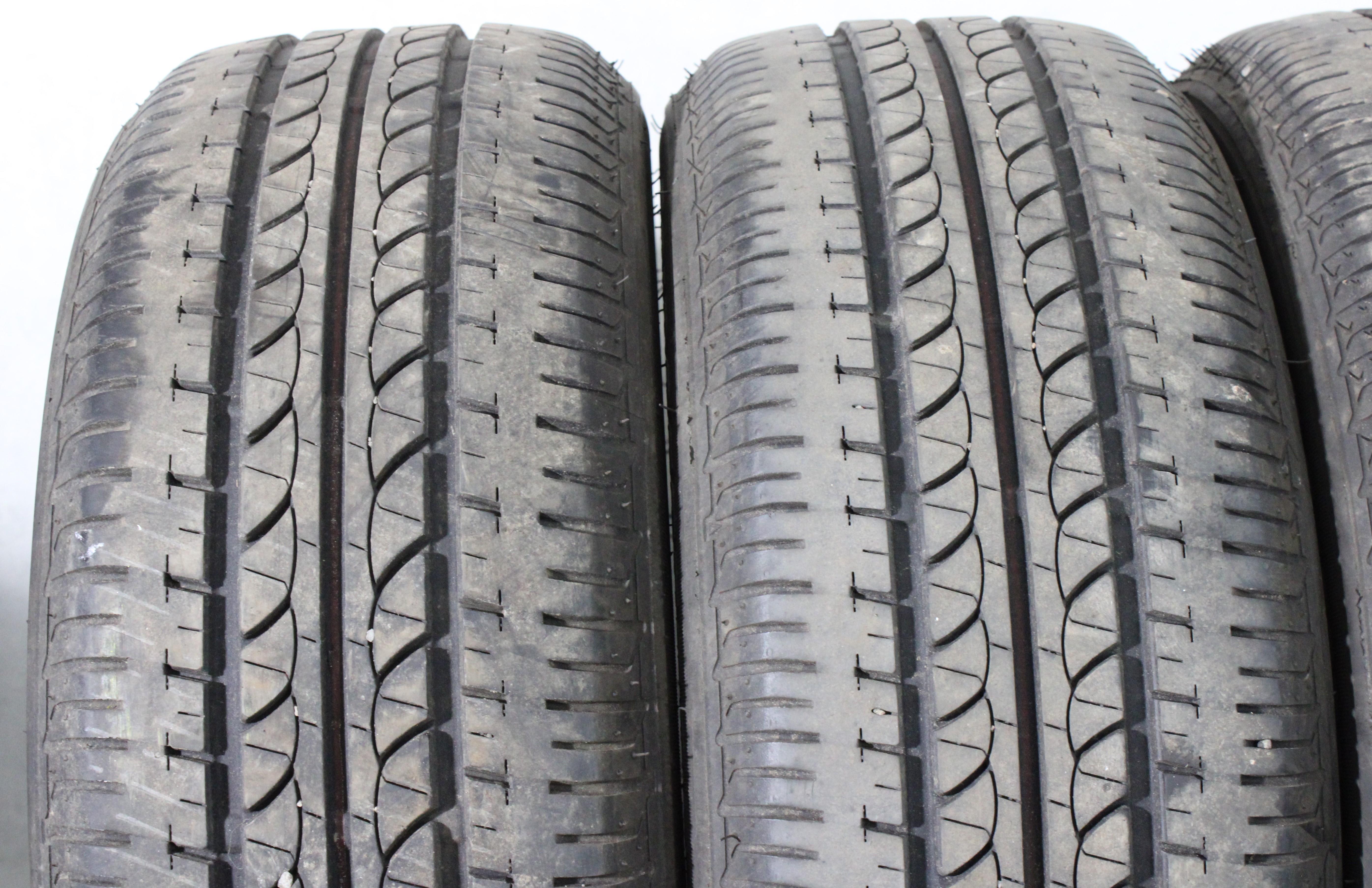 4 x 195/55R15 85H Sommerreifen Bridgestone B250 2x6mm/2x6,5-7mm 1x2010/3x2011