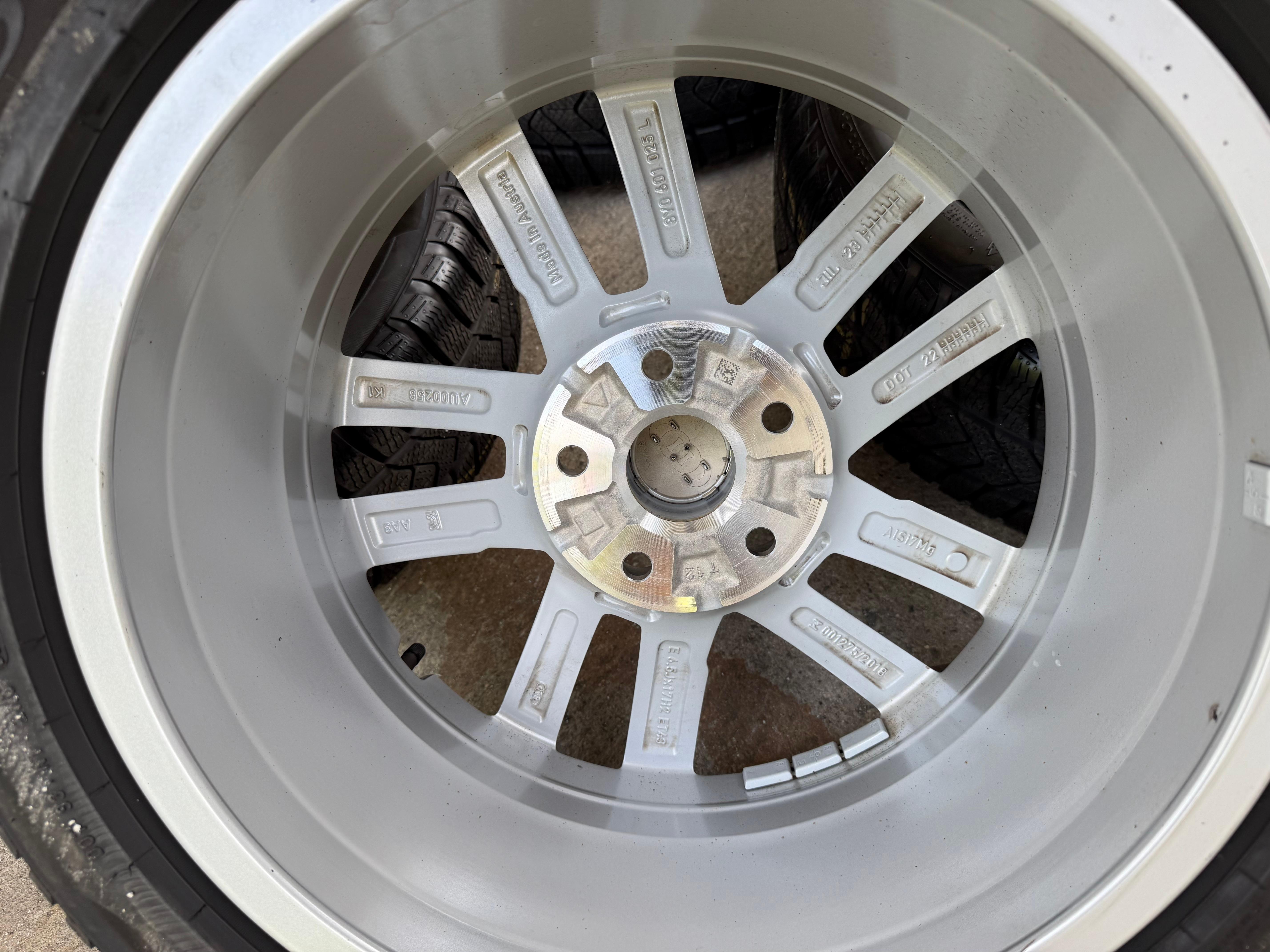 4 Original 17" Alu Winterräder Audi A3 S3 8Y 8Y0601025L 205/50R17 93H Pirelli