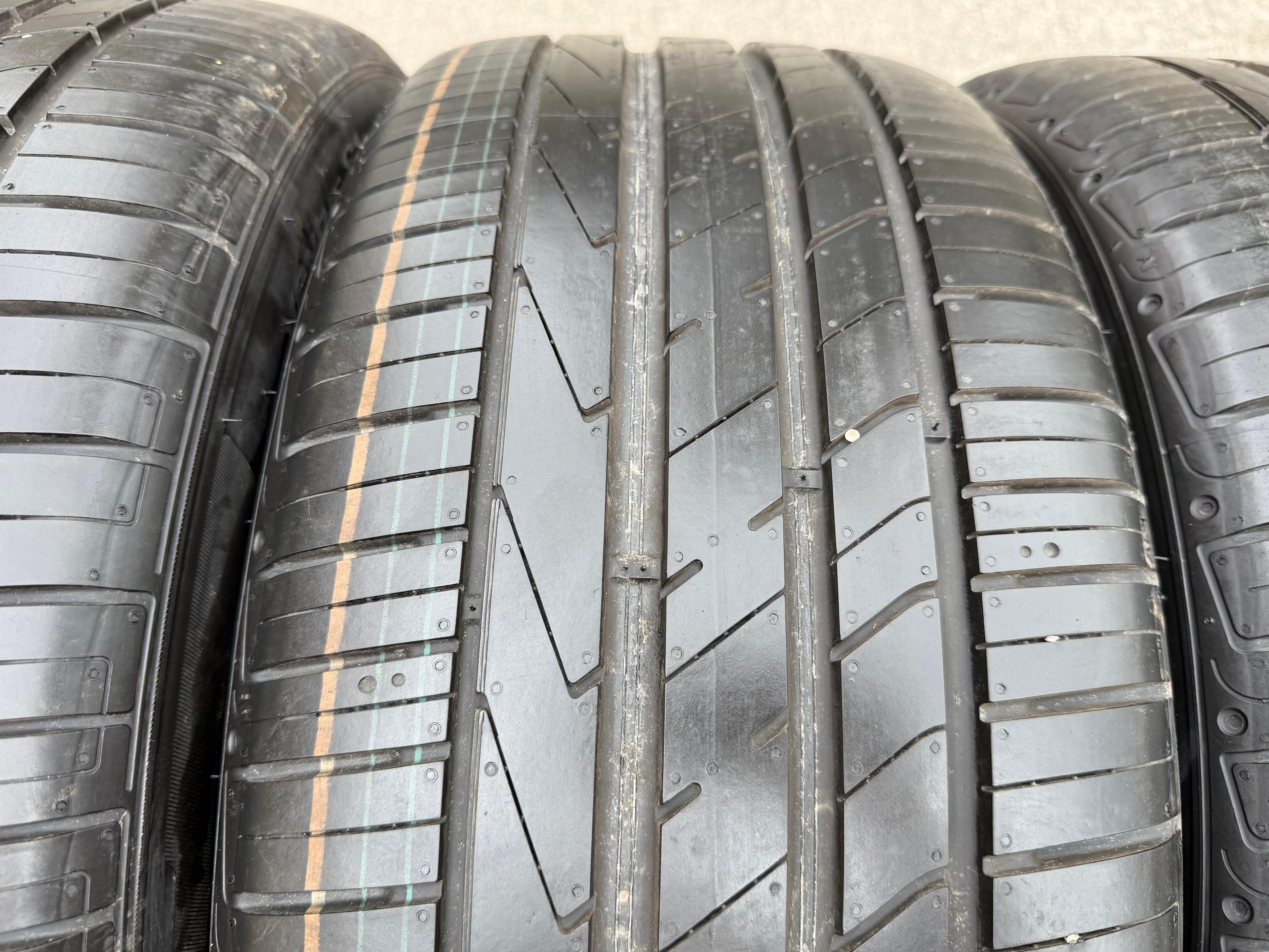 4 cerchi in lega Sommer originali da 19" per Audi Q3 F3B 83A 83A601025D 255/45R19 104Y Hankook