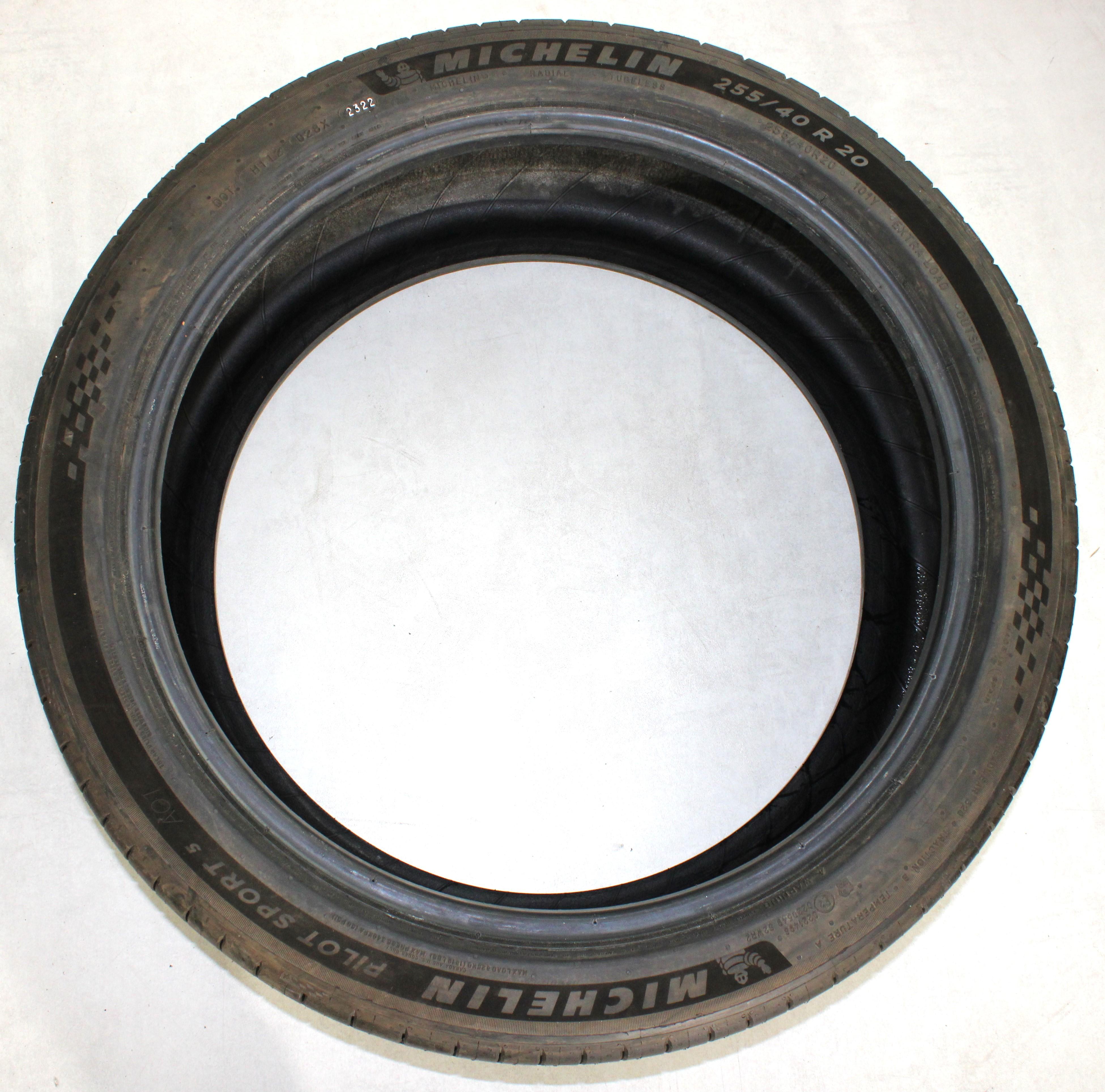 1 neumático de verano Michelin Pilot Sport 5 AO1 255/40R20 101Y, 5,5-6 mm, 2022 XL