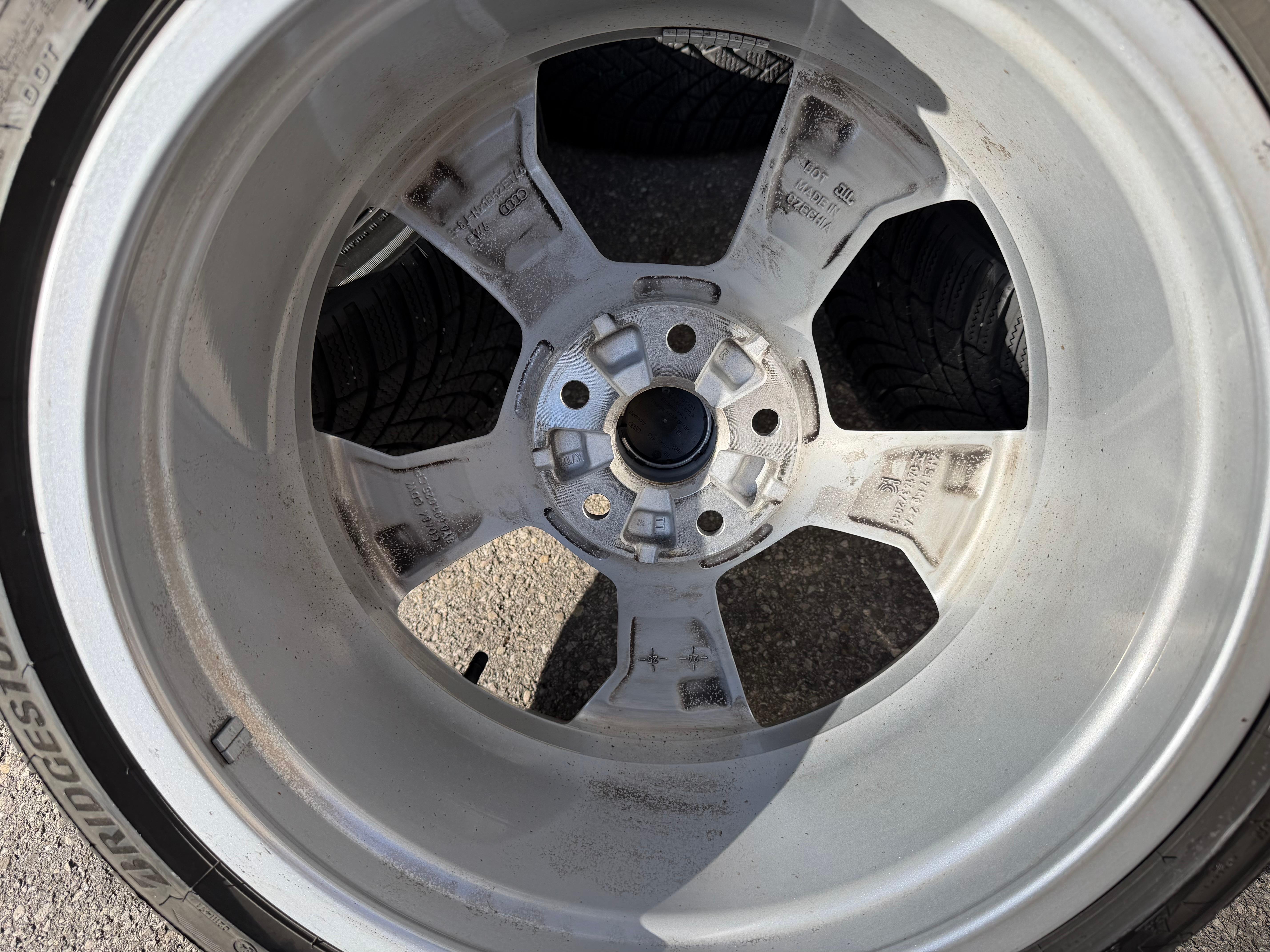 4 ruedas de invierno de aluminio originales de 18" Audi A3 S3 8Y 8Y0601025CP 225/40R18 92V 2025