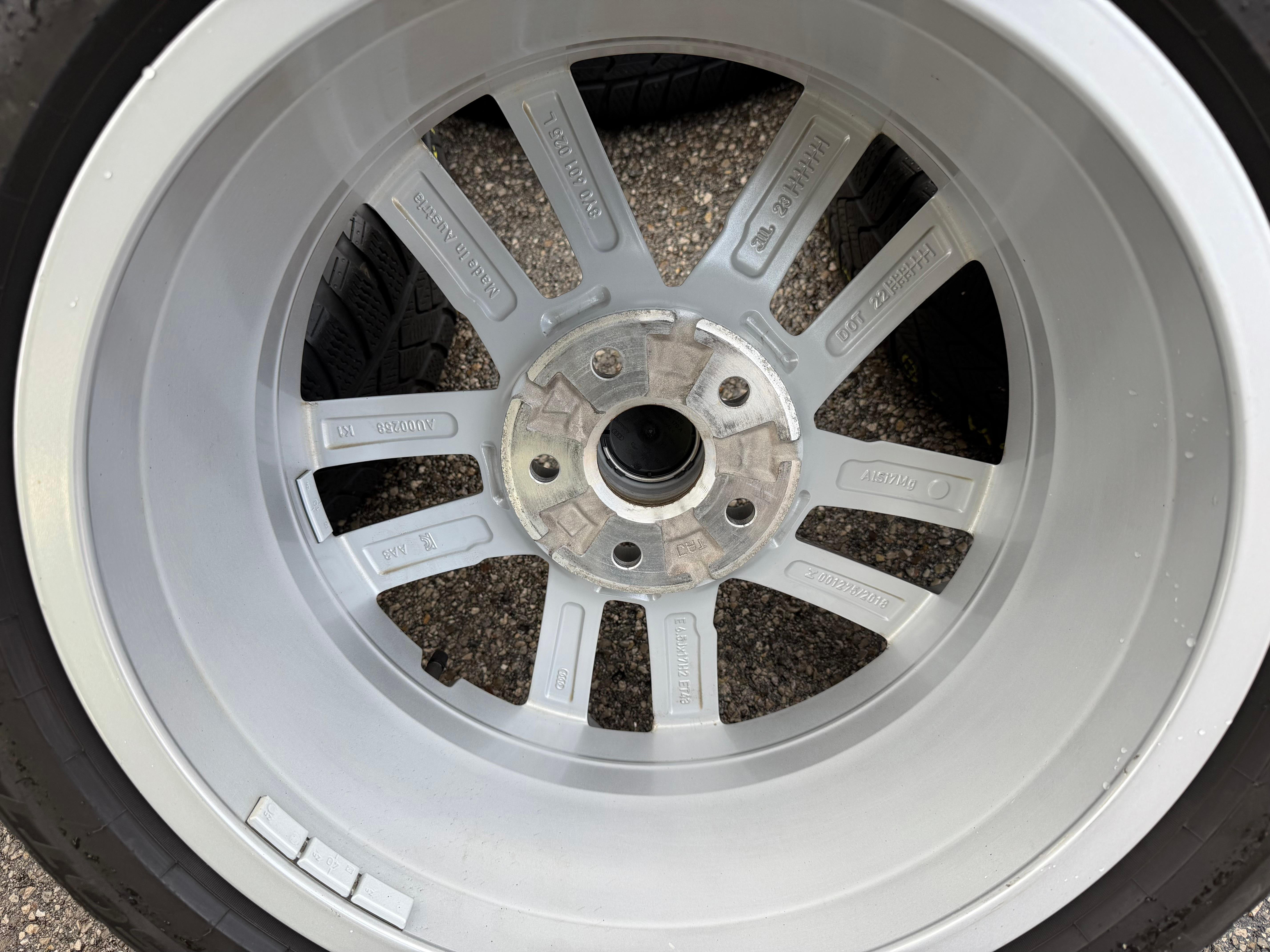 4 ruote complete in lega originali da 17" invernali Audi A3 S3 8Y 8Y0601025L 205/50R17 93H Pirelli 2022