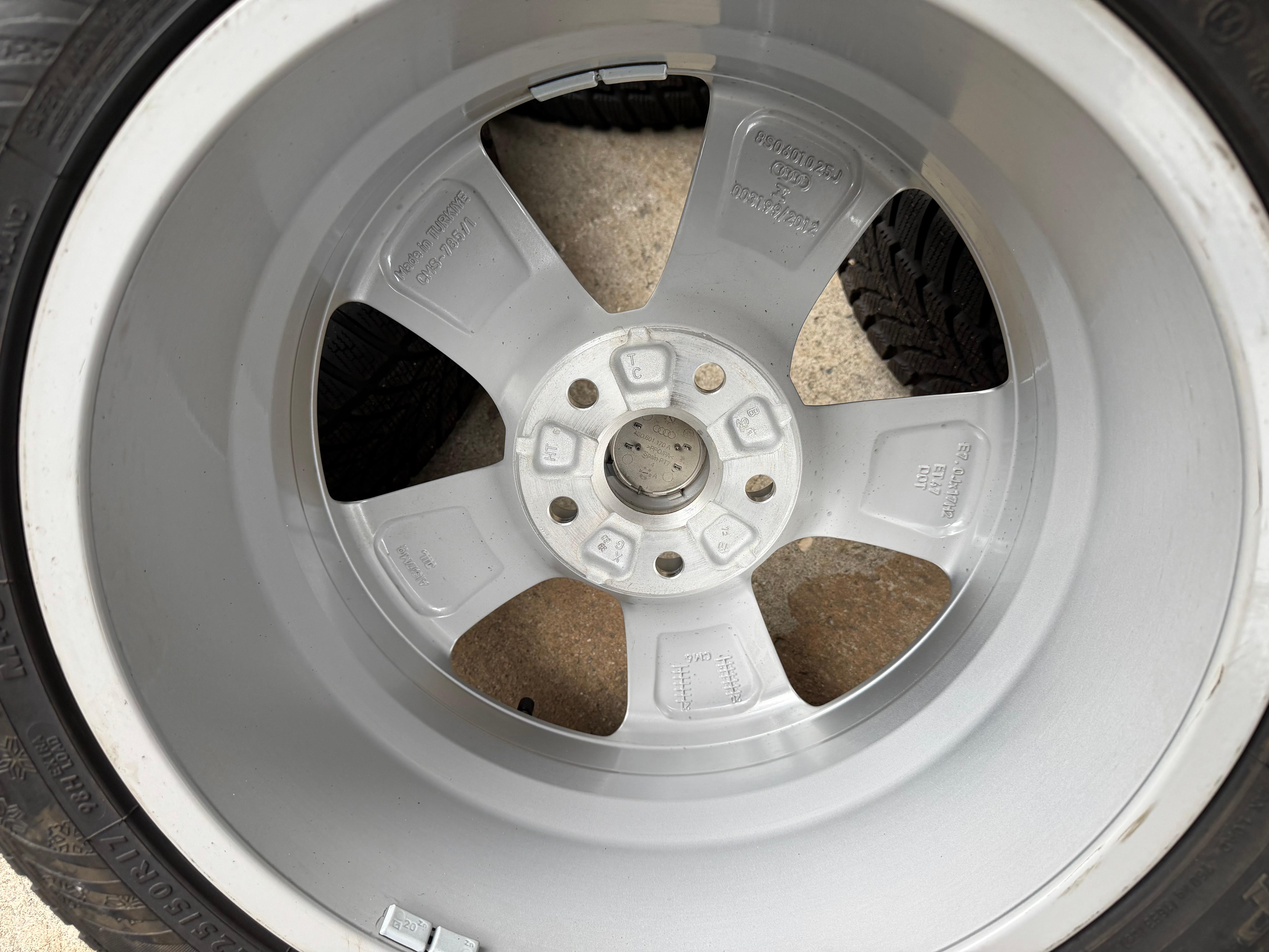 4 ruote in lega invernali originali da 17" per Audi TT 8S 225/50R17 94H Dunlop 8S0601025J