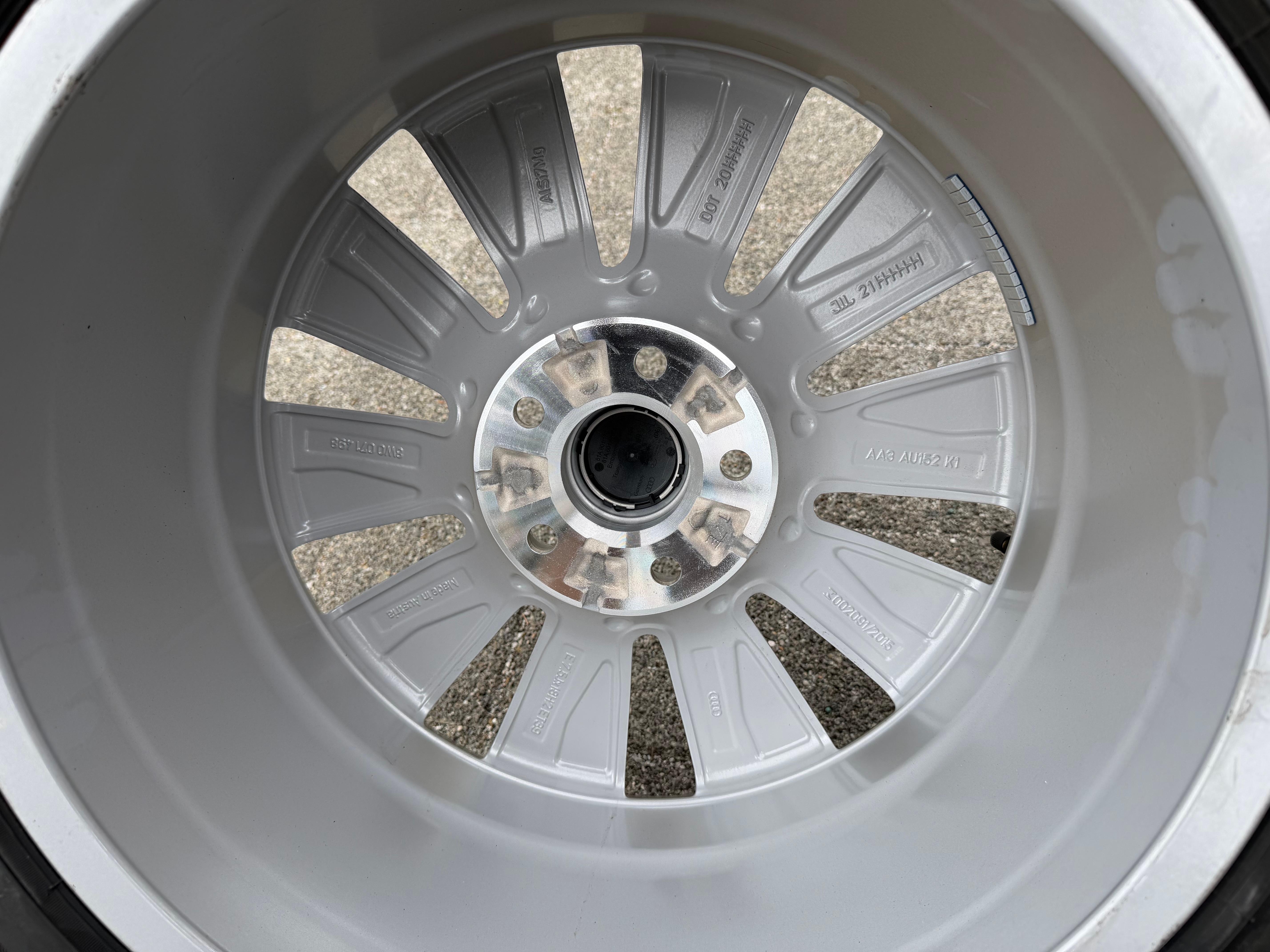 1 jante alu d'origine 18" pour Audi A4 S4 8W 8W0071498 7,5x18 ET39 NEUVE
