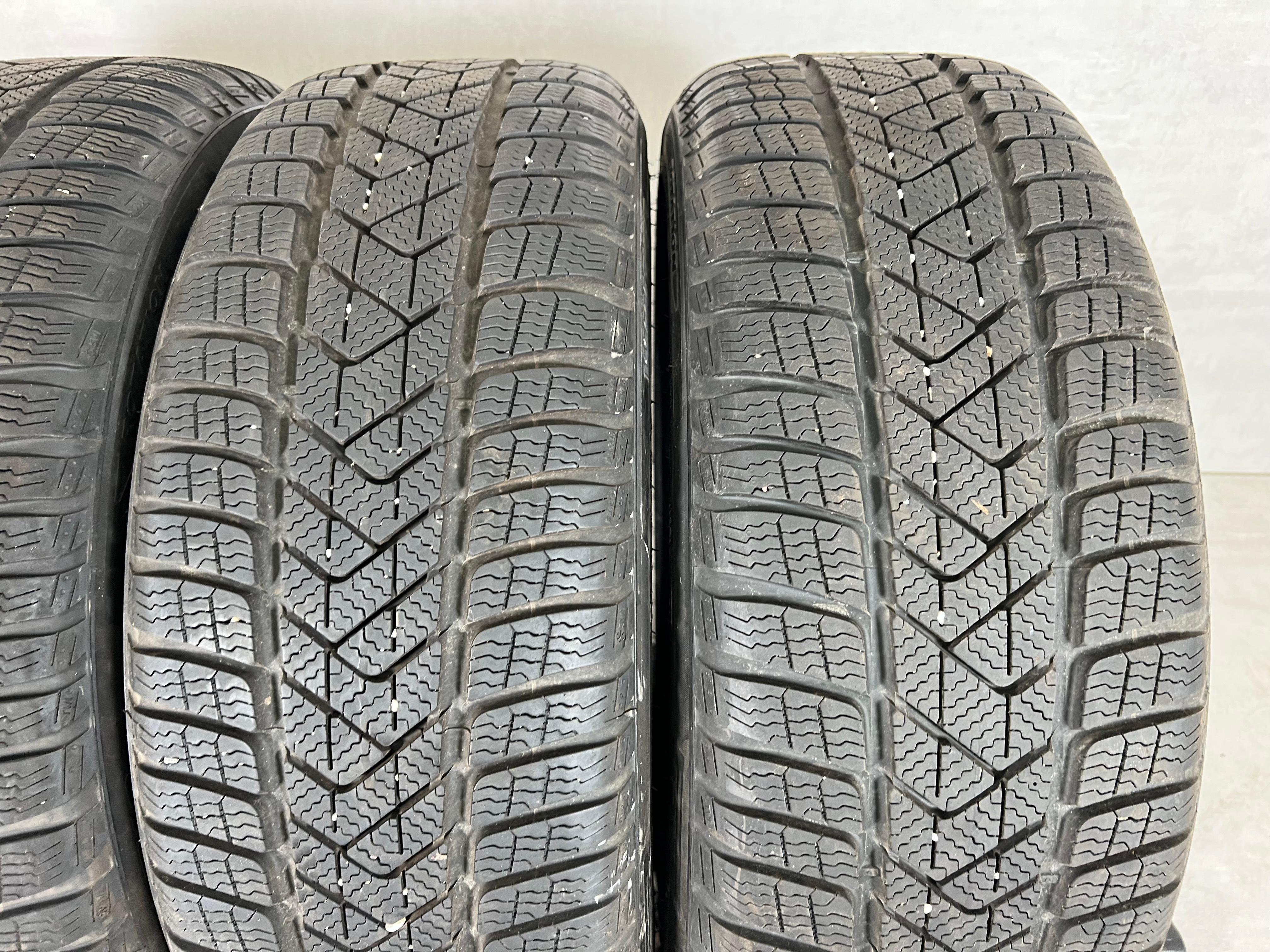 4 x 225/45R19 96V pneumatici invernali Pirelli Sottozero 3 Runflat 2x 7,5mm e 2x 6,5-7mm 2020 *