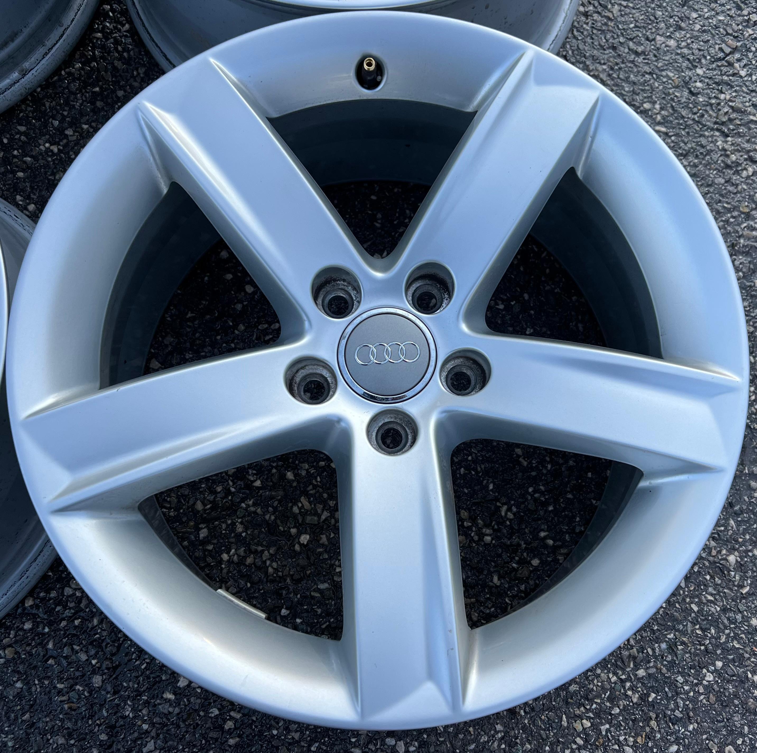 4 CERCHI ORIGINALI IN ALLUMINIO DA 17" AUDI A5 8T 8T0071497 CONSEGNA GRATUITA