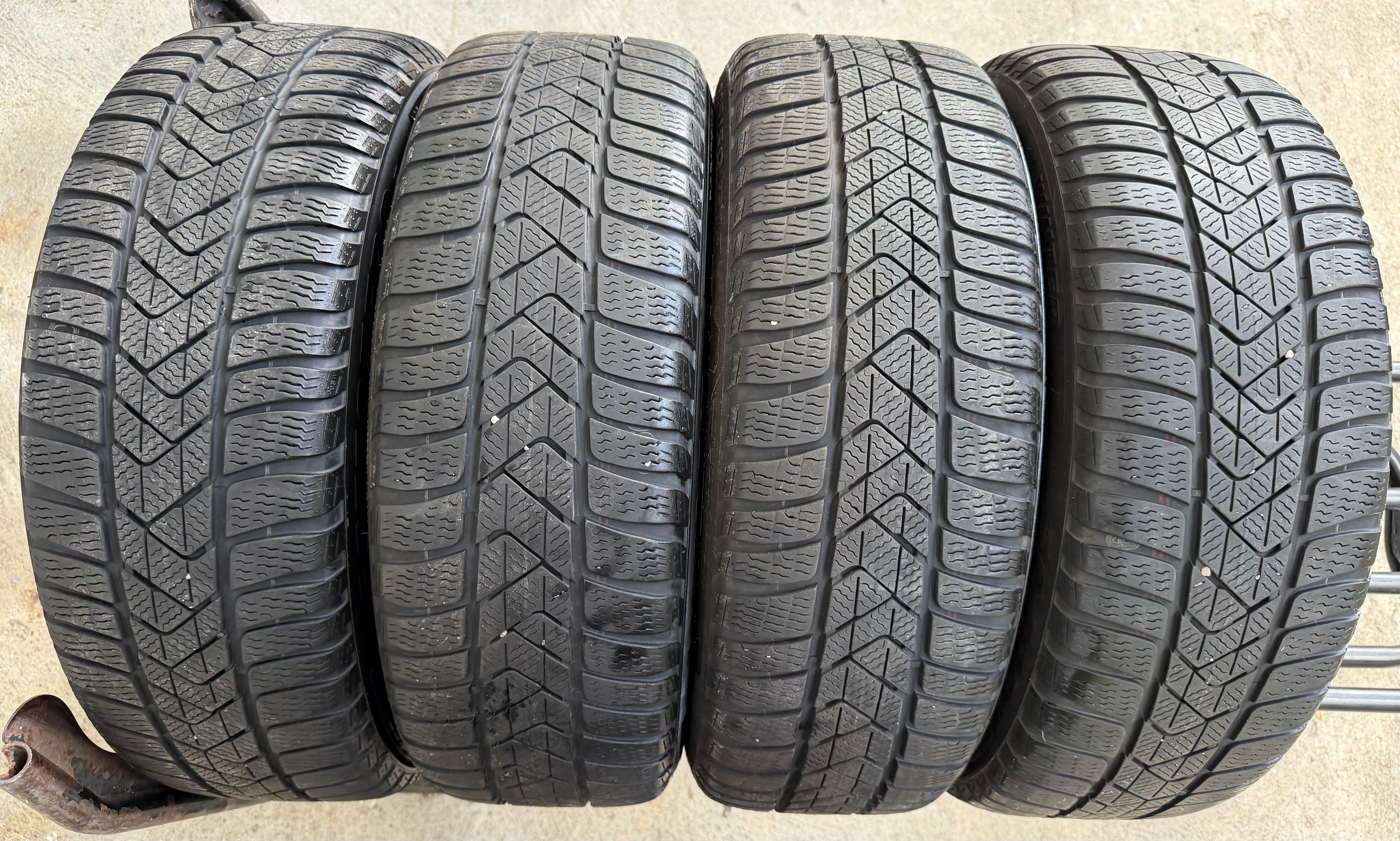 4 Original 17" Alu Winterräder Audi A3 S3 8Y 8Y0601025L 205/50R17 93H Pirelli