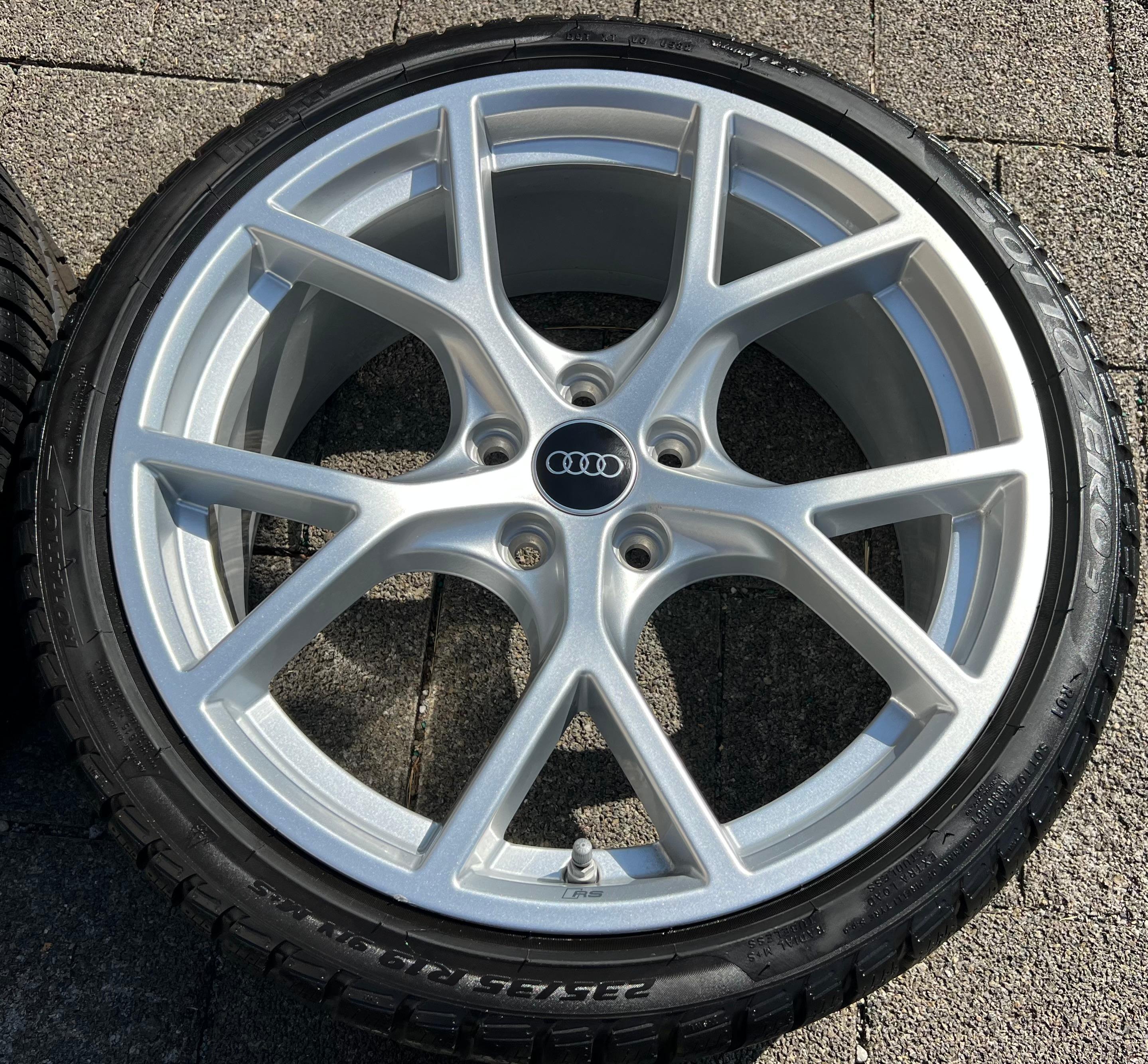 4 RUOTE IN LEGA ORIGINALI DA 19" PER INVERNO AUDI RS3 8Y 8Y0601025BT 235/35R19 91V PIRELLI RDKS