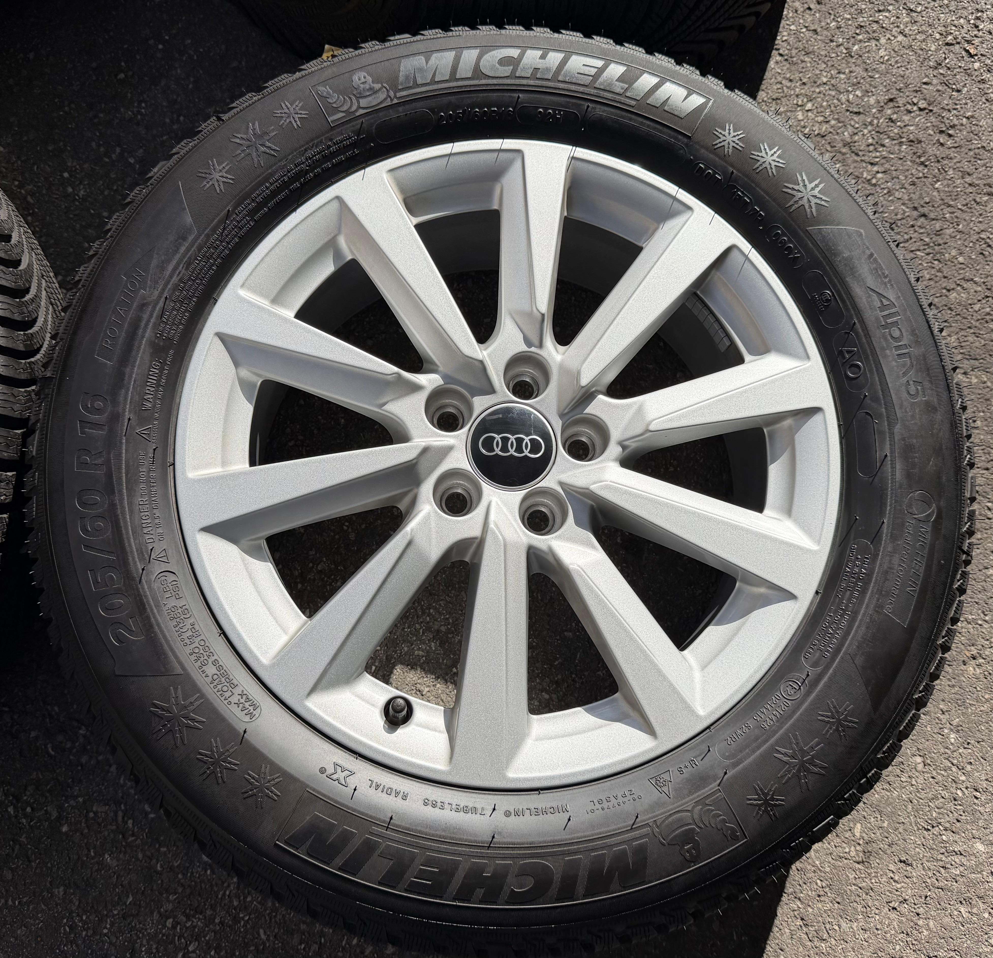 4 ruedas de aleación originales de invierno Audi A1 Allstreet City Carver GB GBH 82A601025C