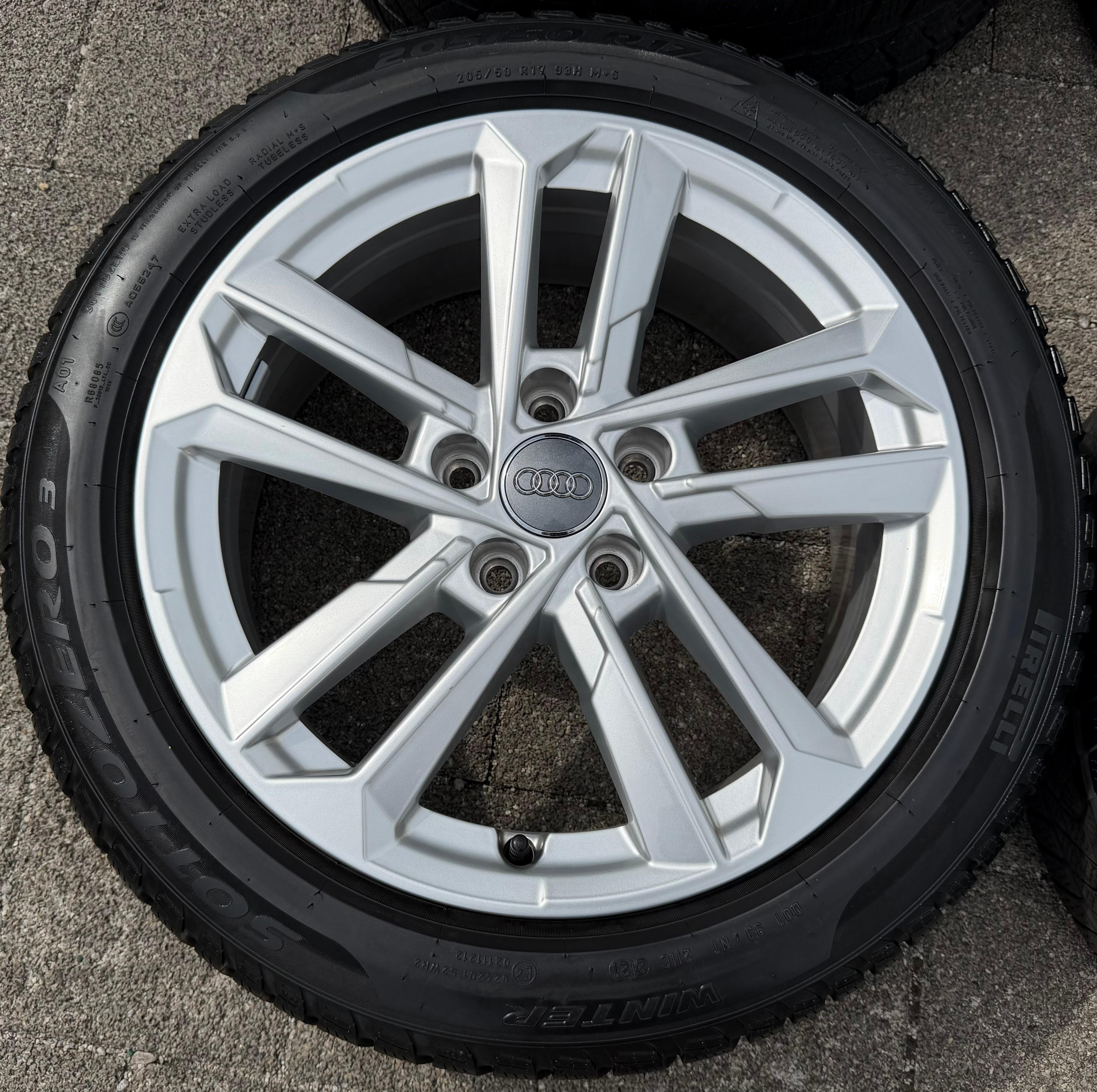 4 Original 17" Alu Winterräder Audi A3 S3 8V 8Y0601025L 205/50R17 93H Pirelli