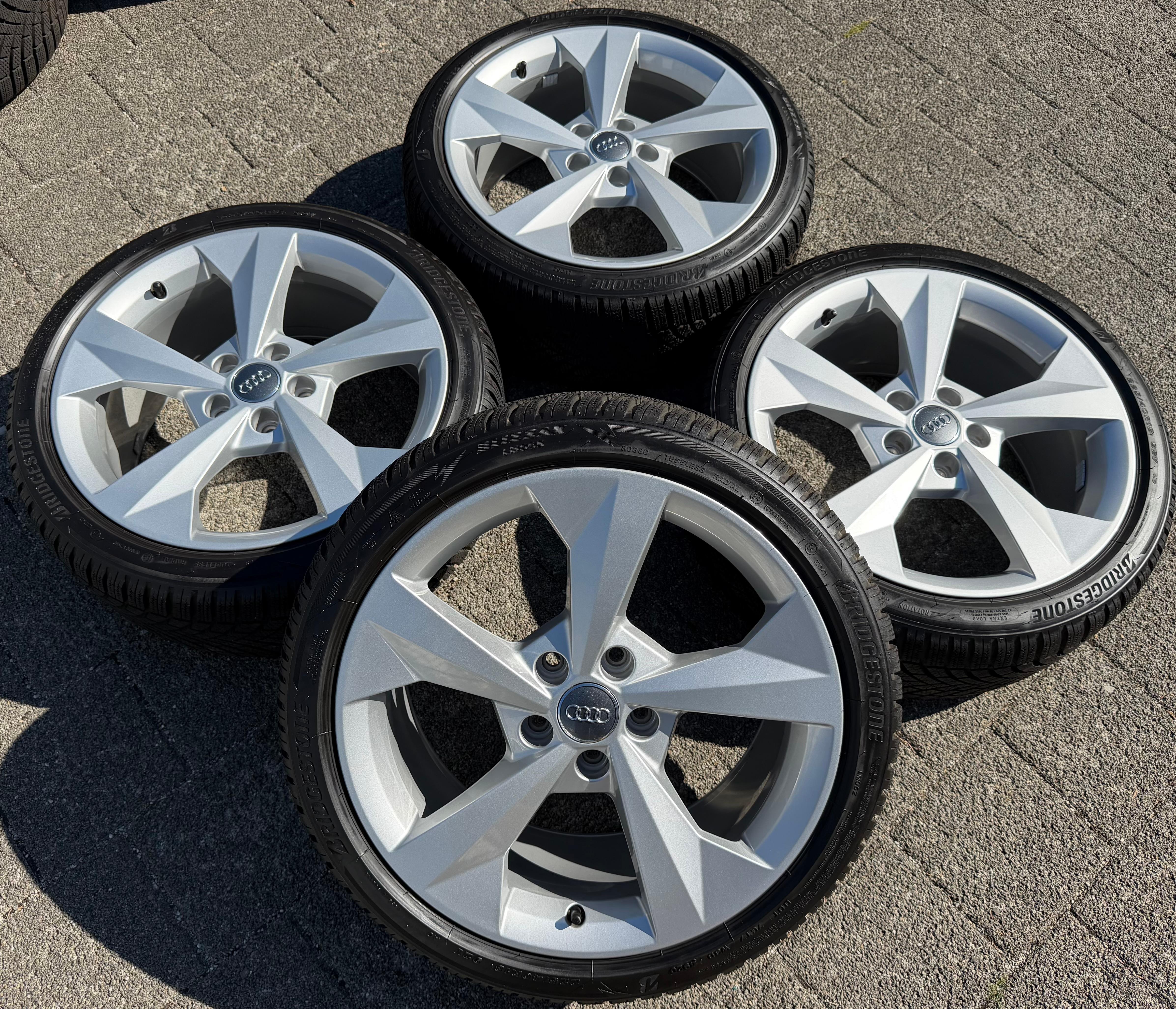 4 Original 18" Alu Winterräder Audi A3 S3 8Y 8Y0601025J 225/40R18 92V Bridgestone
