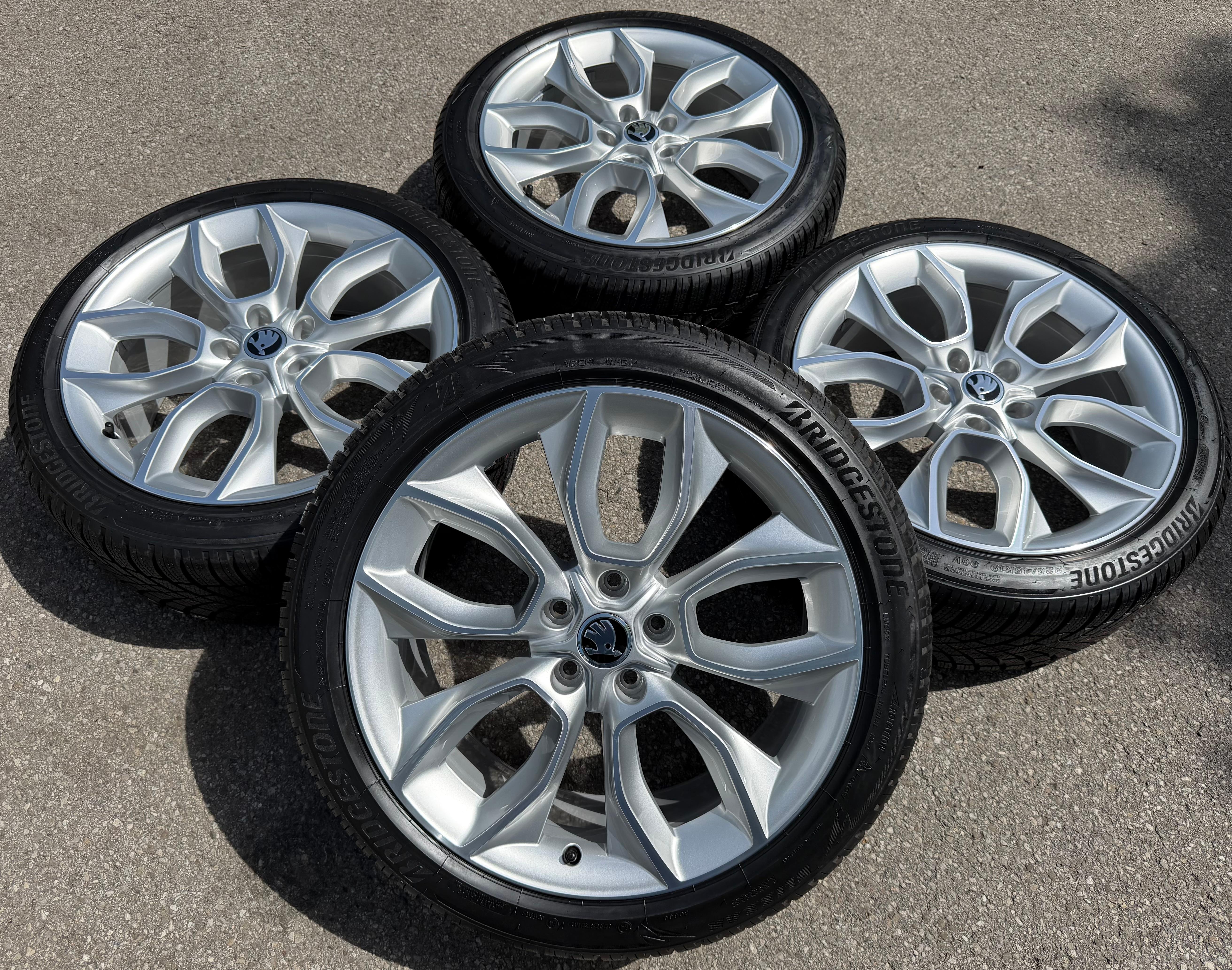 4 ORIGINELE 19" ALUMINIUM WINTERWIELEN SKODA KAROQ 57A601025G 225/45R19 96V NIEUW