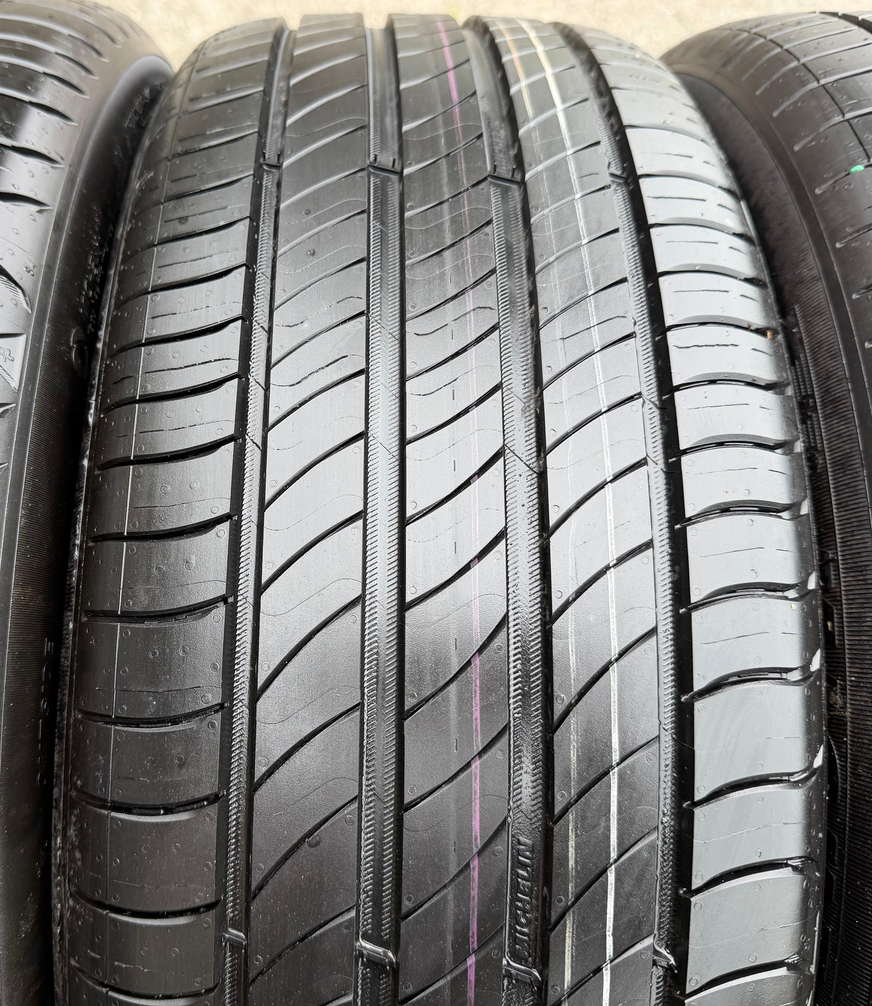 4 roues été complètes en aluminium d’origine 18" Audi Q2 SQ2 81A601025G 215/50R18 92W Michelin