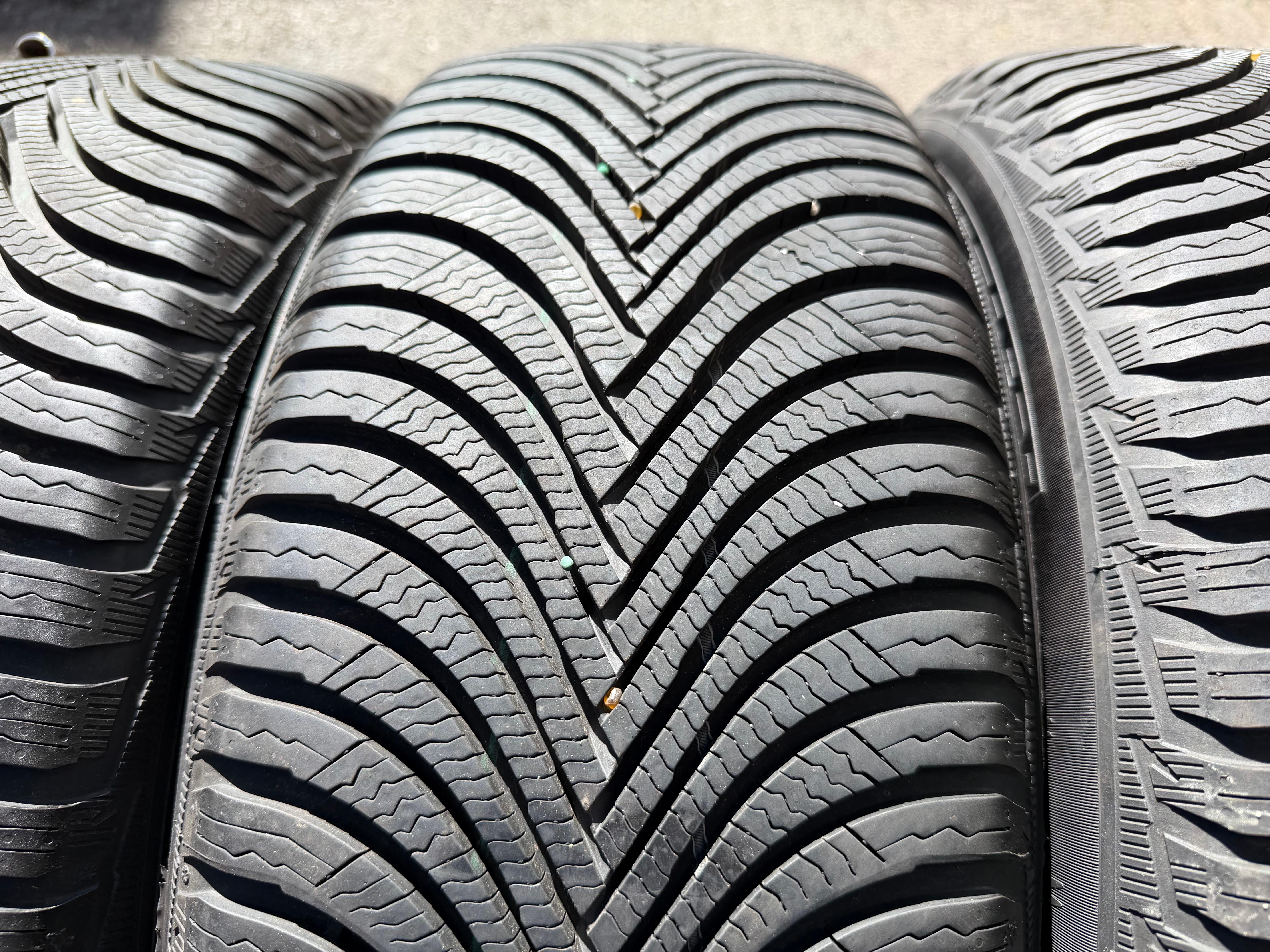 4 ruedas de invierno de aleación originales de 17" para AUDI A4 ALLROAD 8W B9 225/55R17 97H 8W9601025D