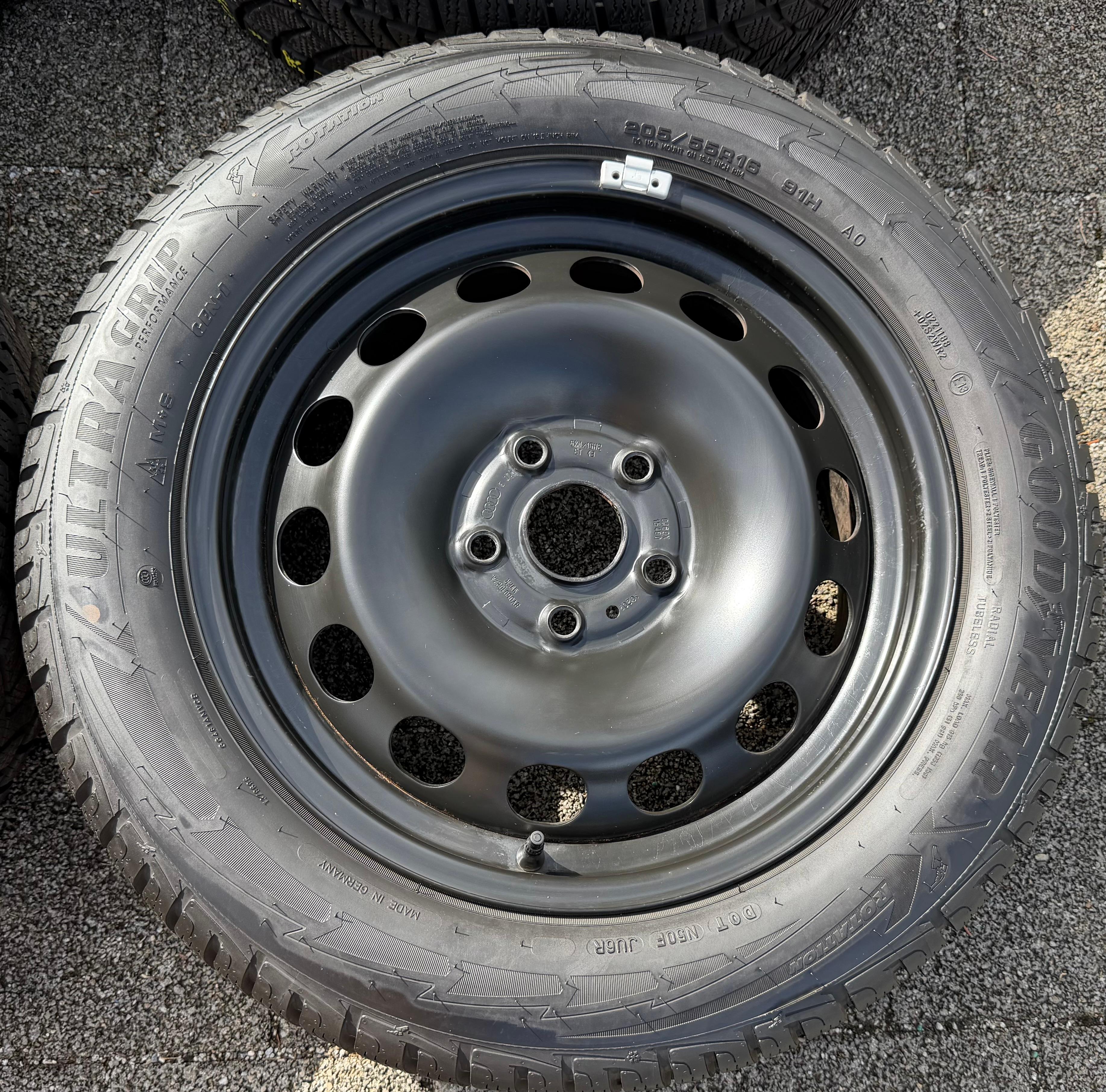 4 Winterräder Audi A3 8V Sportback Cabrio  205/55R16 91H Goodyear 8V0601027A