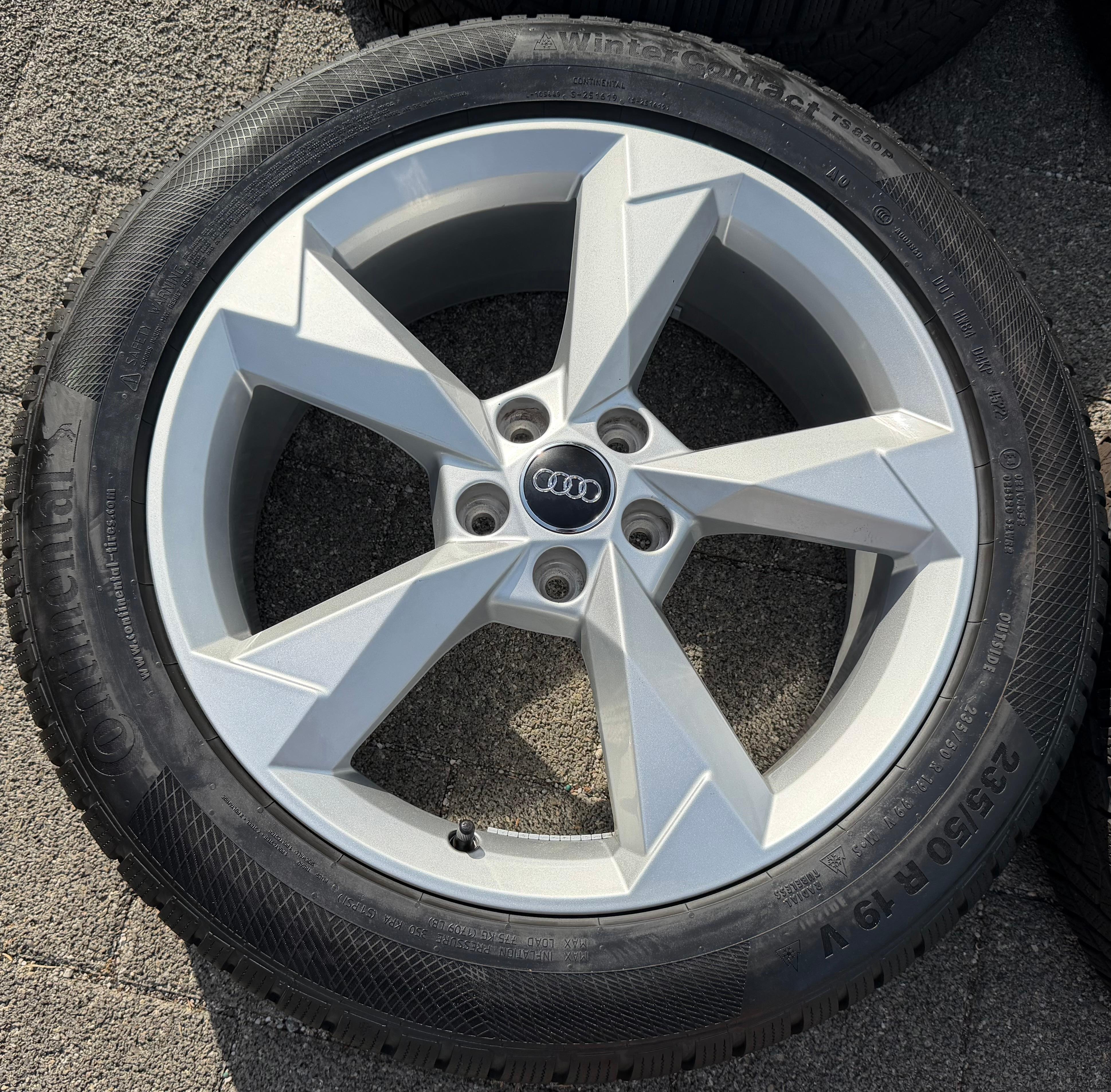 4 Original 19" Alu Winterräder Audi Q3 F3B 83A 83A601025N 235/50R19 99V Continental