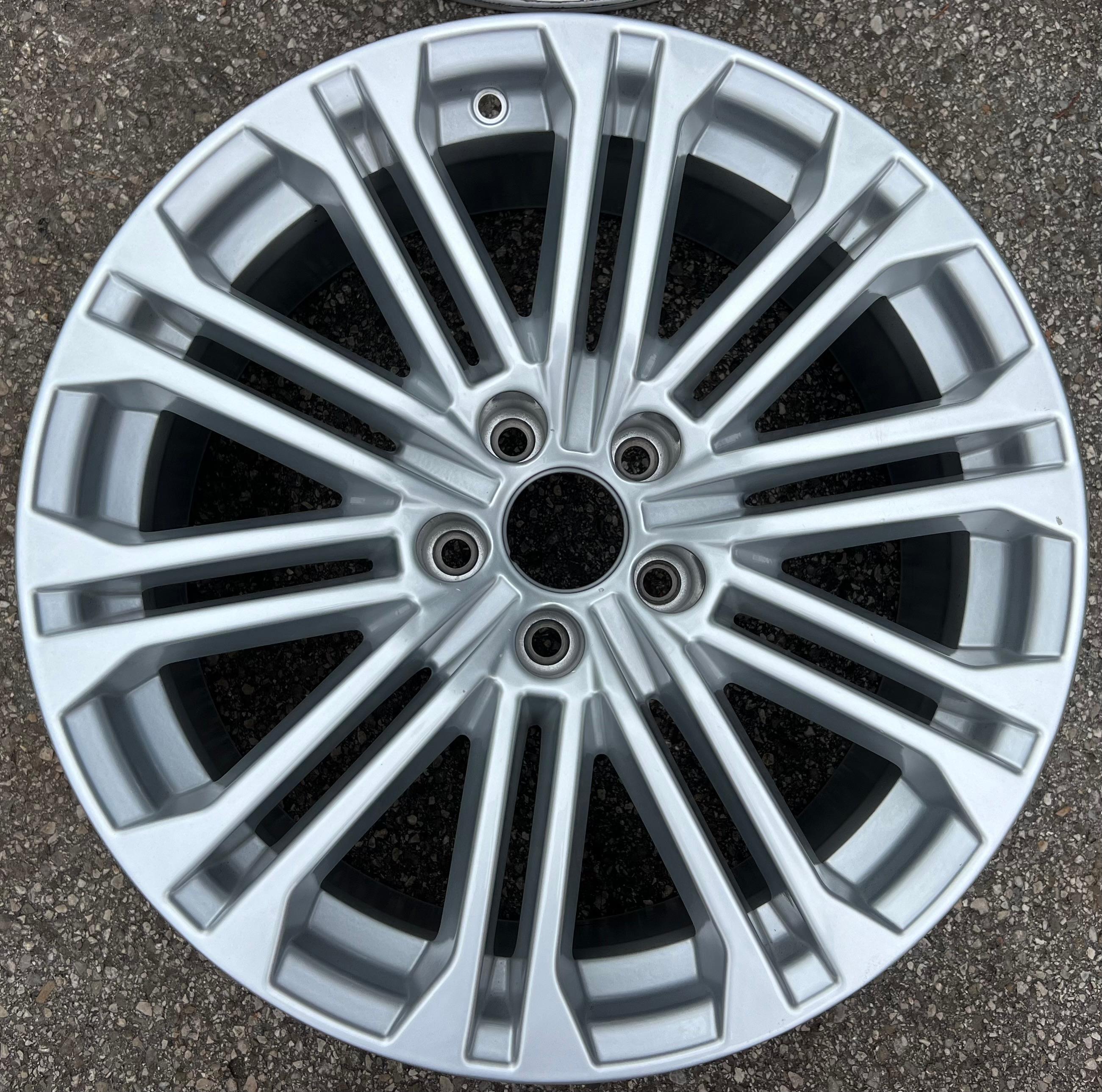1X  ORIGINAL 18" ALUFELGE AUDI A5 S5 F9 8W 8W0601025EE 8x18 ET31 FREIHAUS