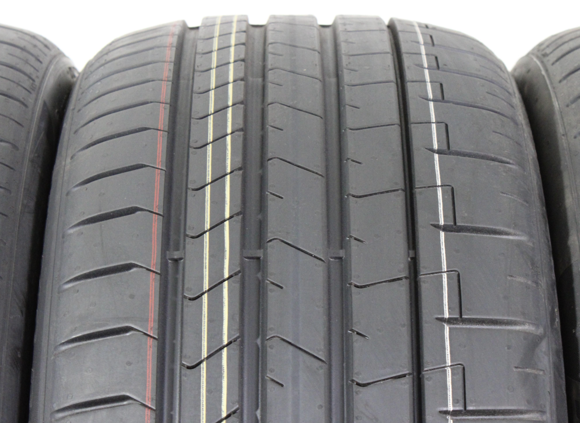 4 x 225/40R19 93W Sommerreifen Pirelli Pzero PZ4 AO NEU 2022 Freihaus