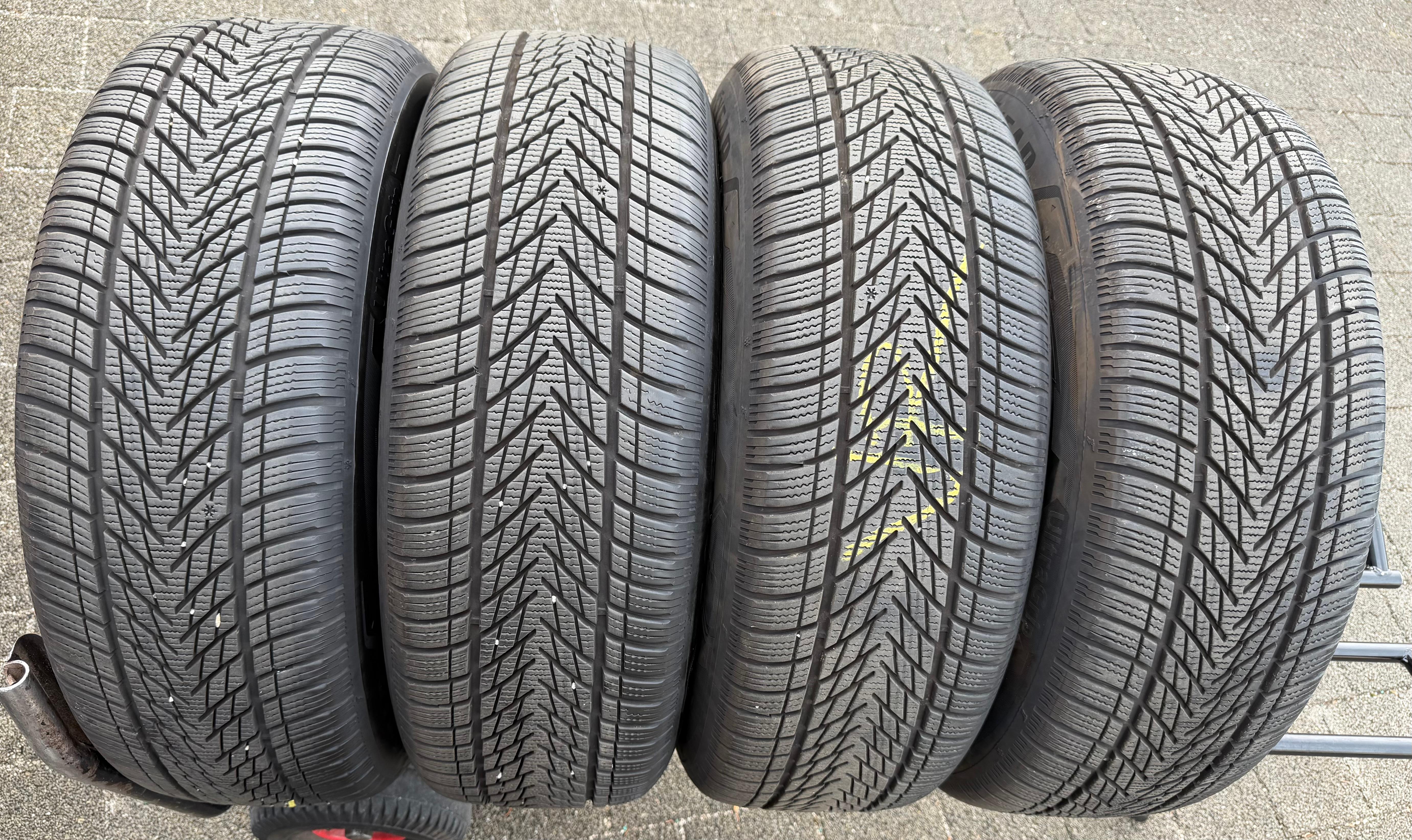 4 ruedas de invierno de aleación originales de 18" para Volvo XC60 II 31423851 235/60R18 107H Goodyear 2025